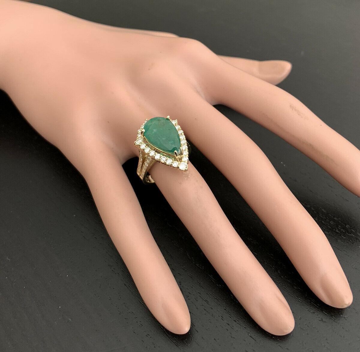 8.20 Carat Natural Emerald and Diamond 14 Karat Solid Yellow Gold Ring For Sale 3