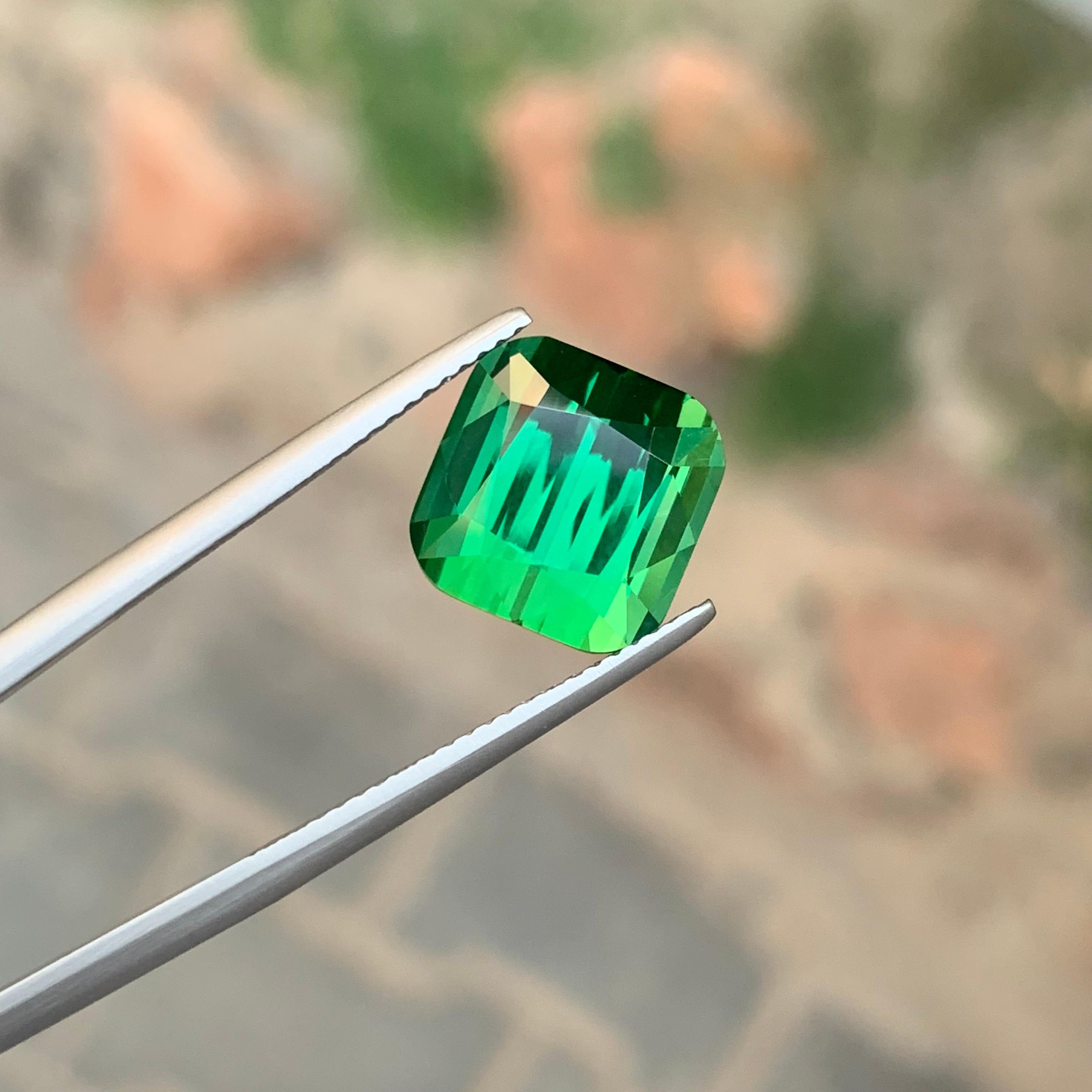 Taille coussin 8.20 Carat Natural Loose Green Tourmaline Cushion Shape Gemstone (Tourmaline verte en forme de coussin) en vente