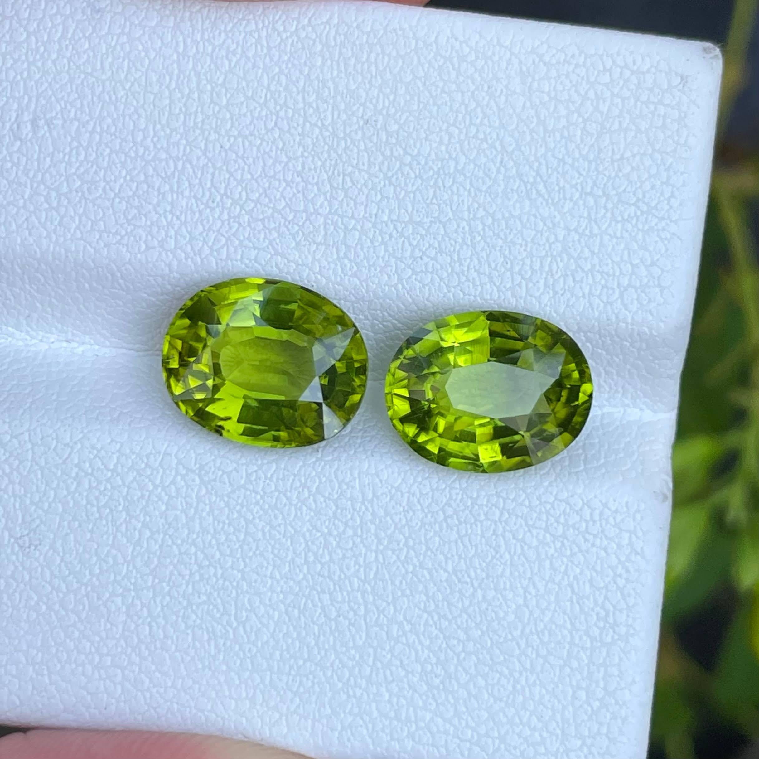 Modern 8.20 carats Green Loose Peridot Pair Fancy Oval Cut Natural Pakistani Gemstone For Sale
