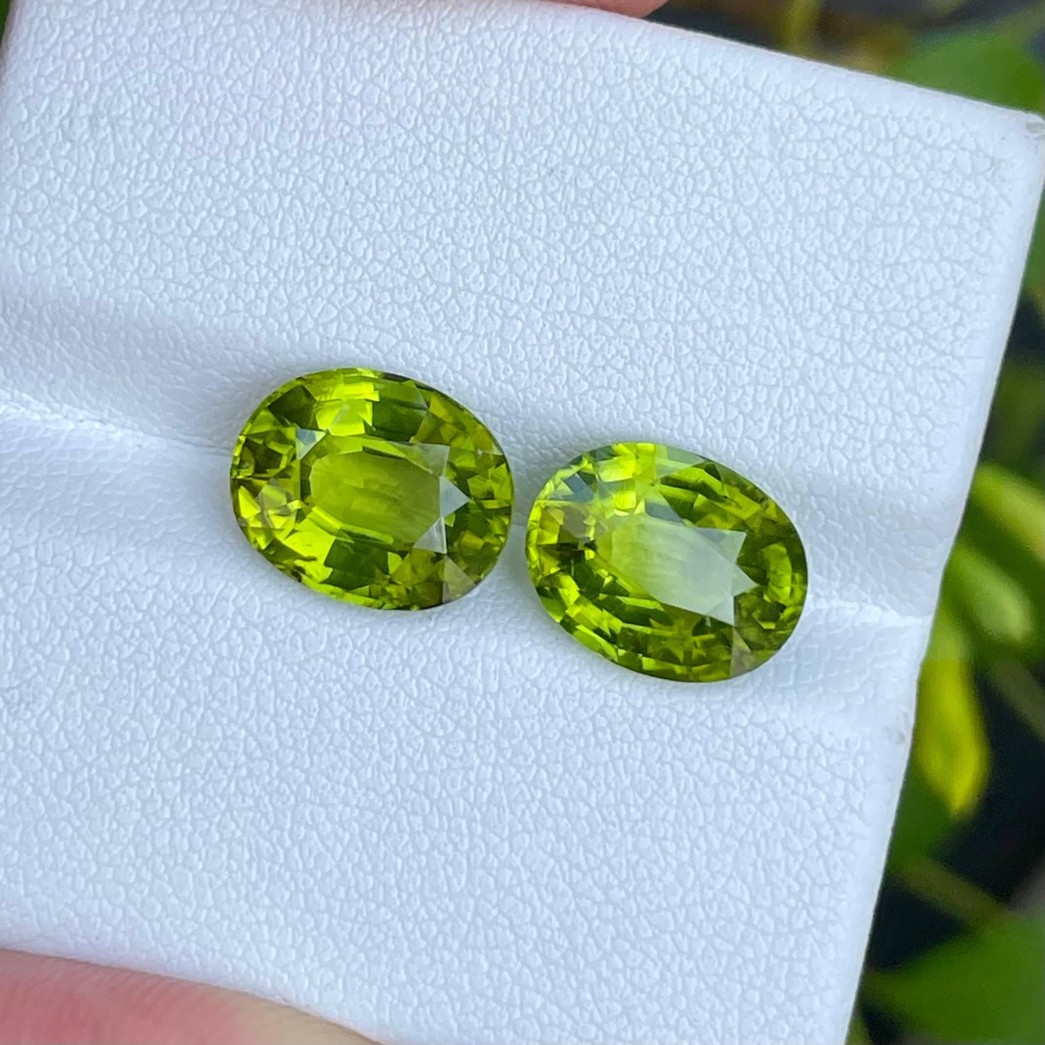 8.20 carats Green Loose Peridot Pair Fancy Oval Cut Natural Pakistani Gemstone In New Condition For Sale In Bangkok, TH