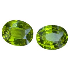 Paire de péridots verts non sertis de 8.20 carats, pierre précieuse naturelle pakistanaise de taille ovale fantaisie