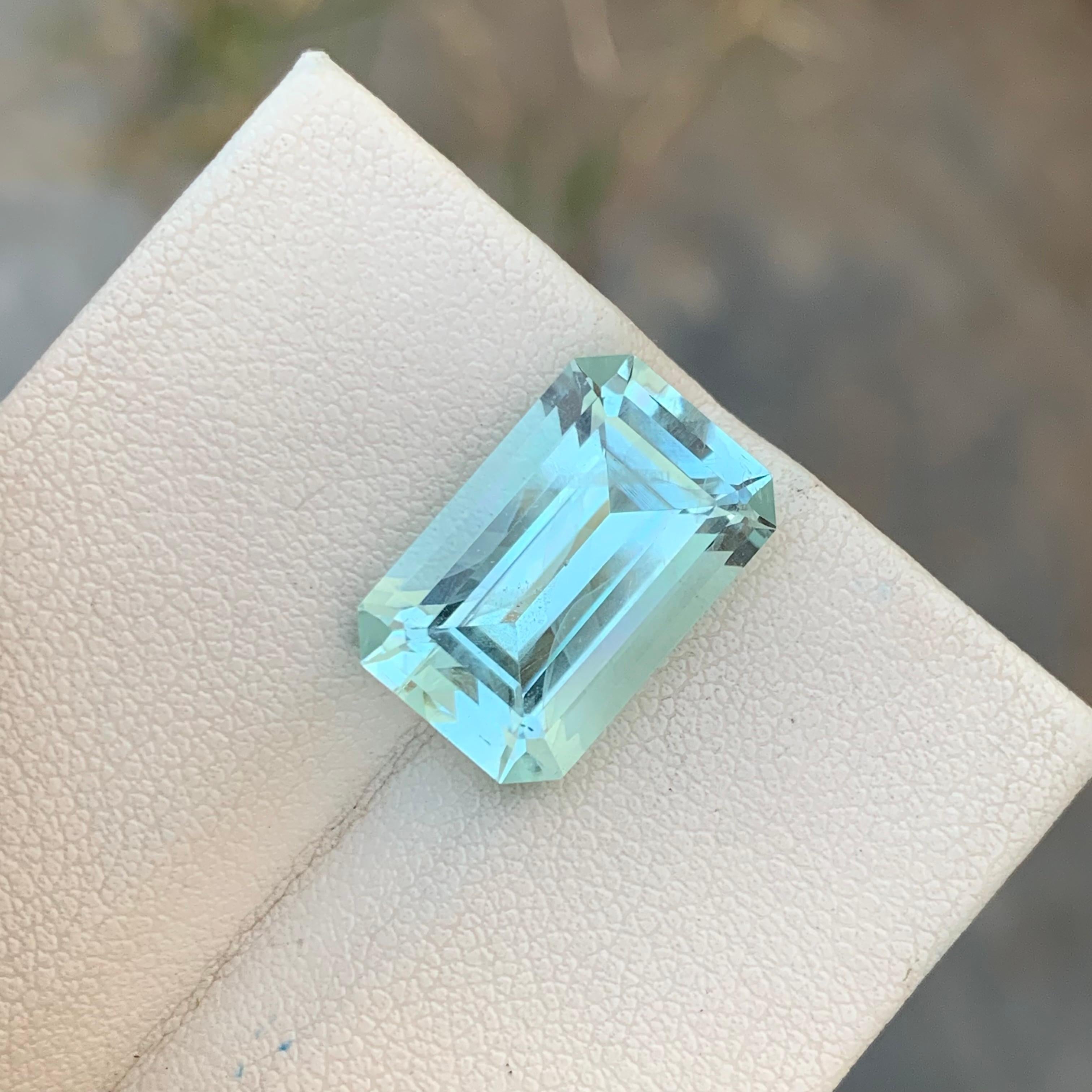 8.20 Carats Natural Loose Aquamarine Emerald Shape Gem For Necklace  For Sale 5
