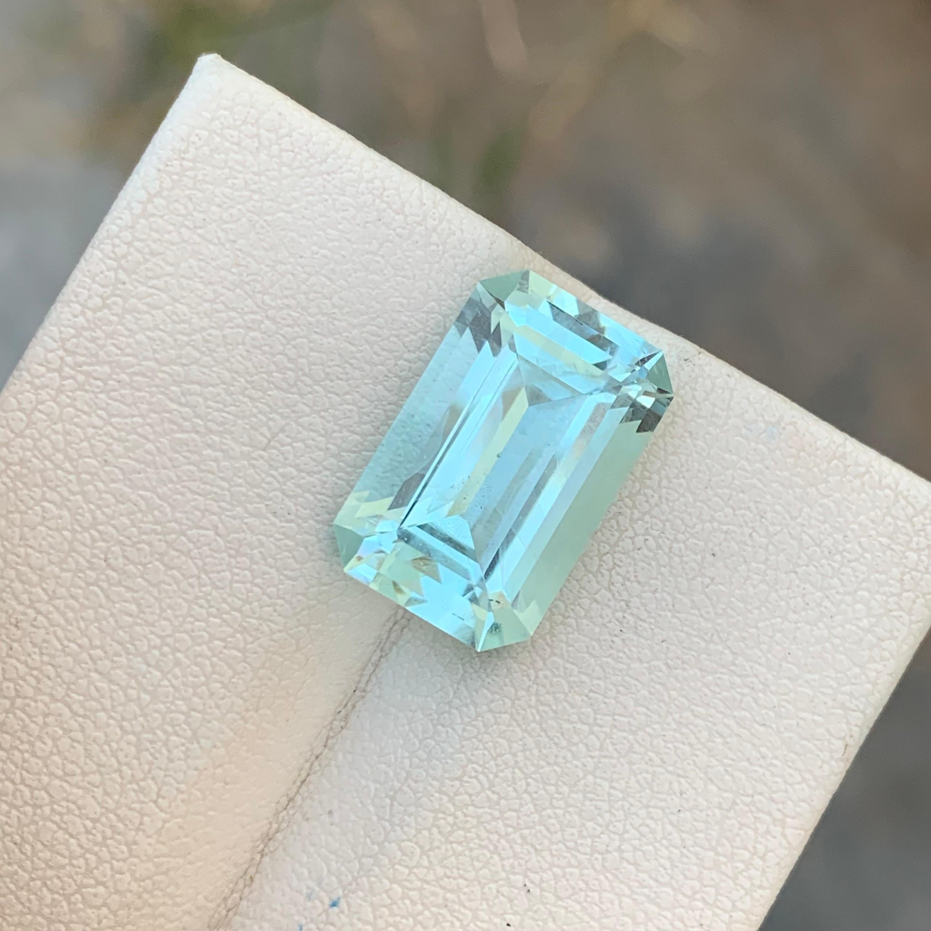 8.20 Carats Natural Loose Aquamarine Emerald Shape Gem For Necklace  For Sale 6