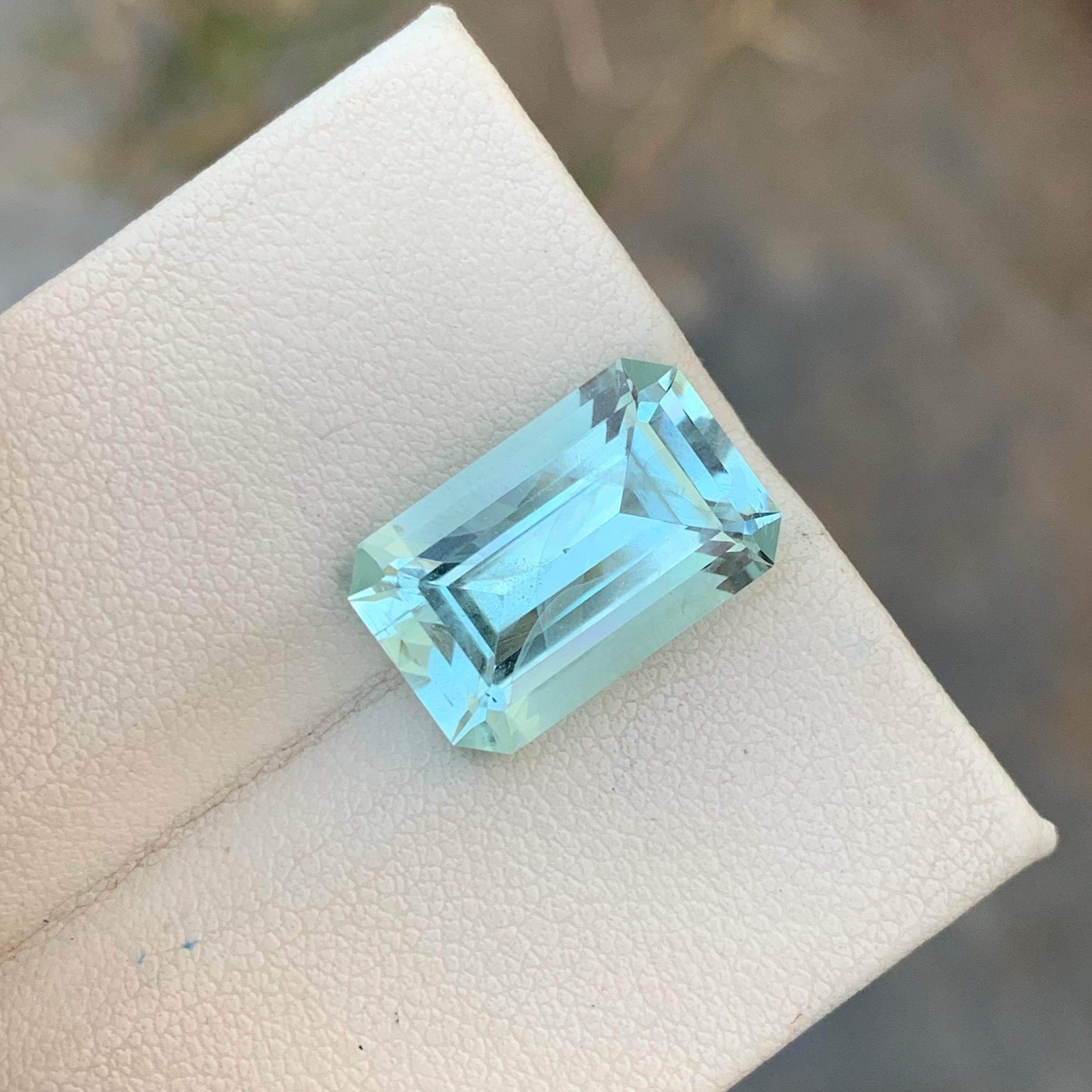 8.20 Carats Natural Loose Aquamarine Emerald Shape Gem For Necklace For Sale 7