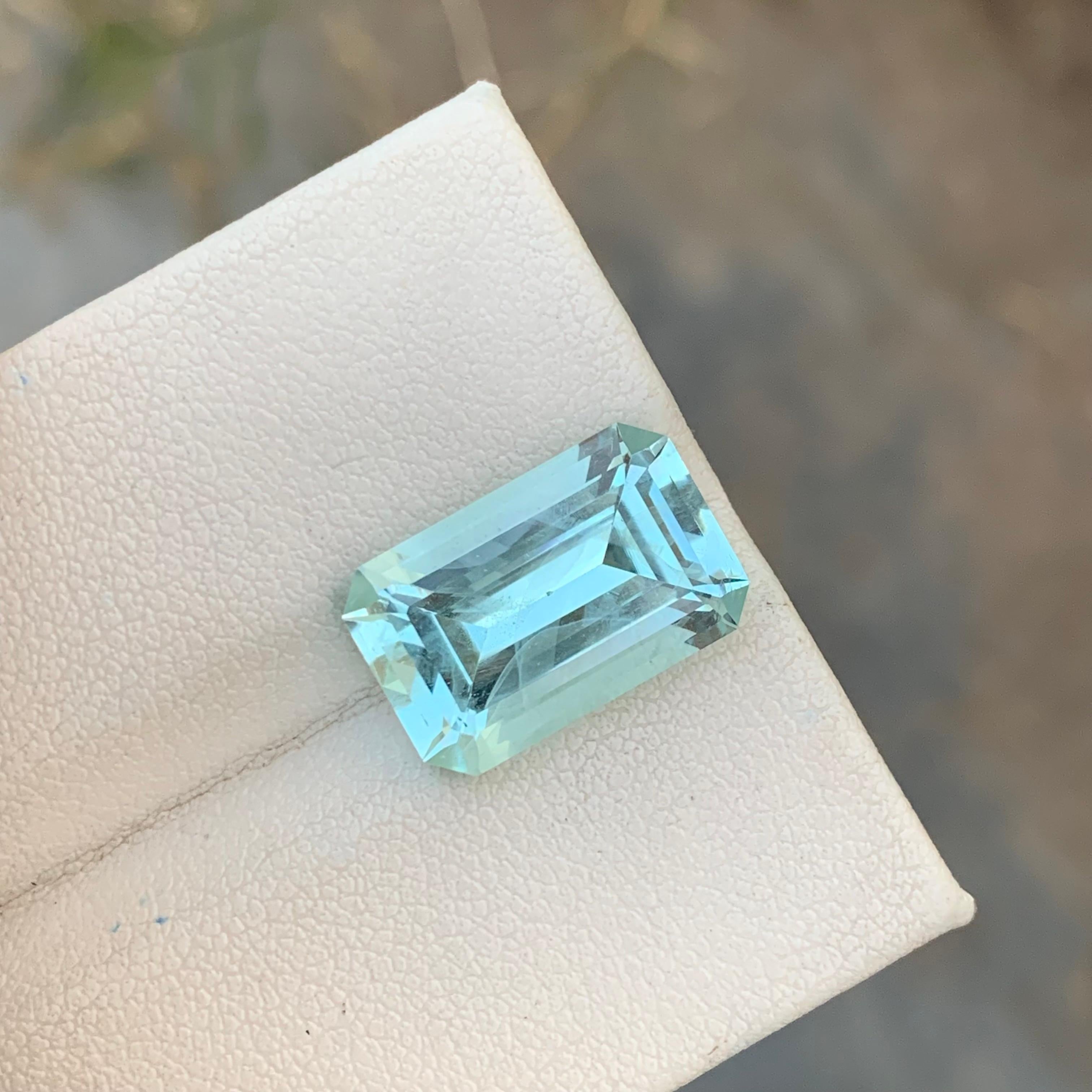 Emerald Cut 8.20 Carats Natural Loose Aquamarine Emerald Shape Gem For Necklace  For Sale