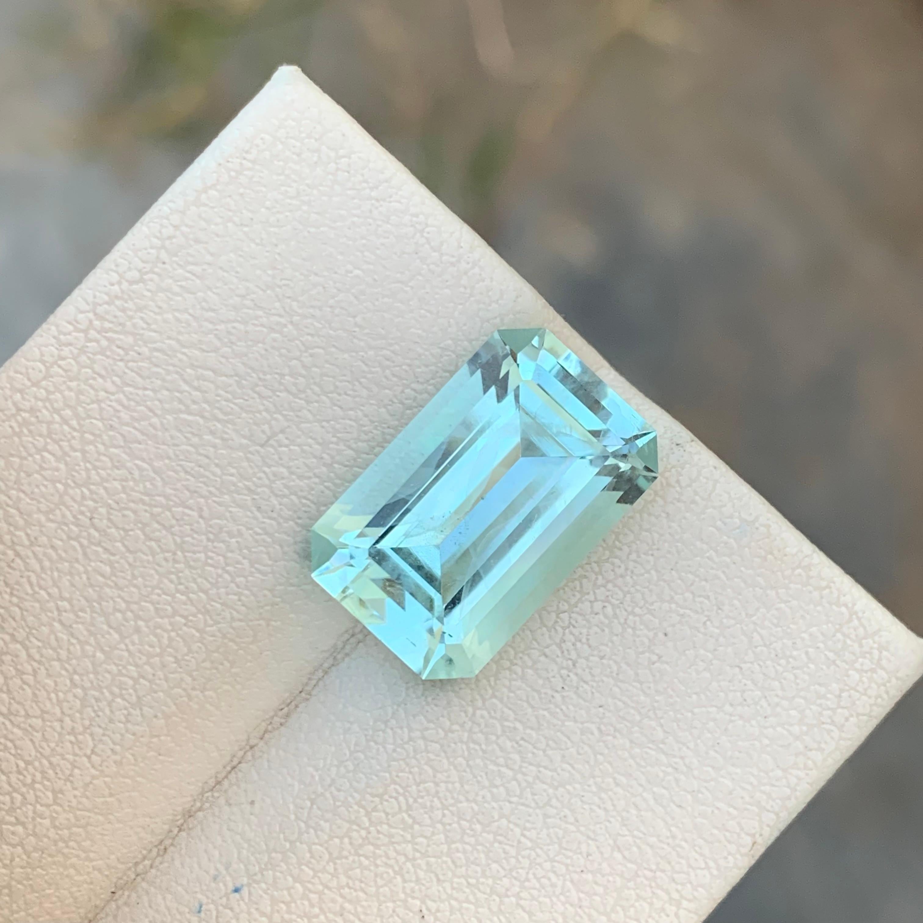 8.20 Carats Natural Loose Aquamarine Emerald Shape Gem For Necklace For Sale 3