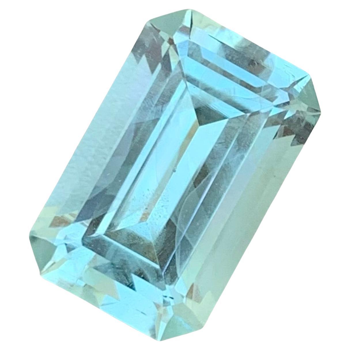 8.20 Carats Natural Loose Aquamarine Emerald Shape Gem For Necklace  For Sale