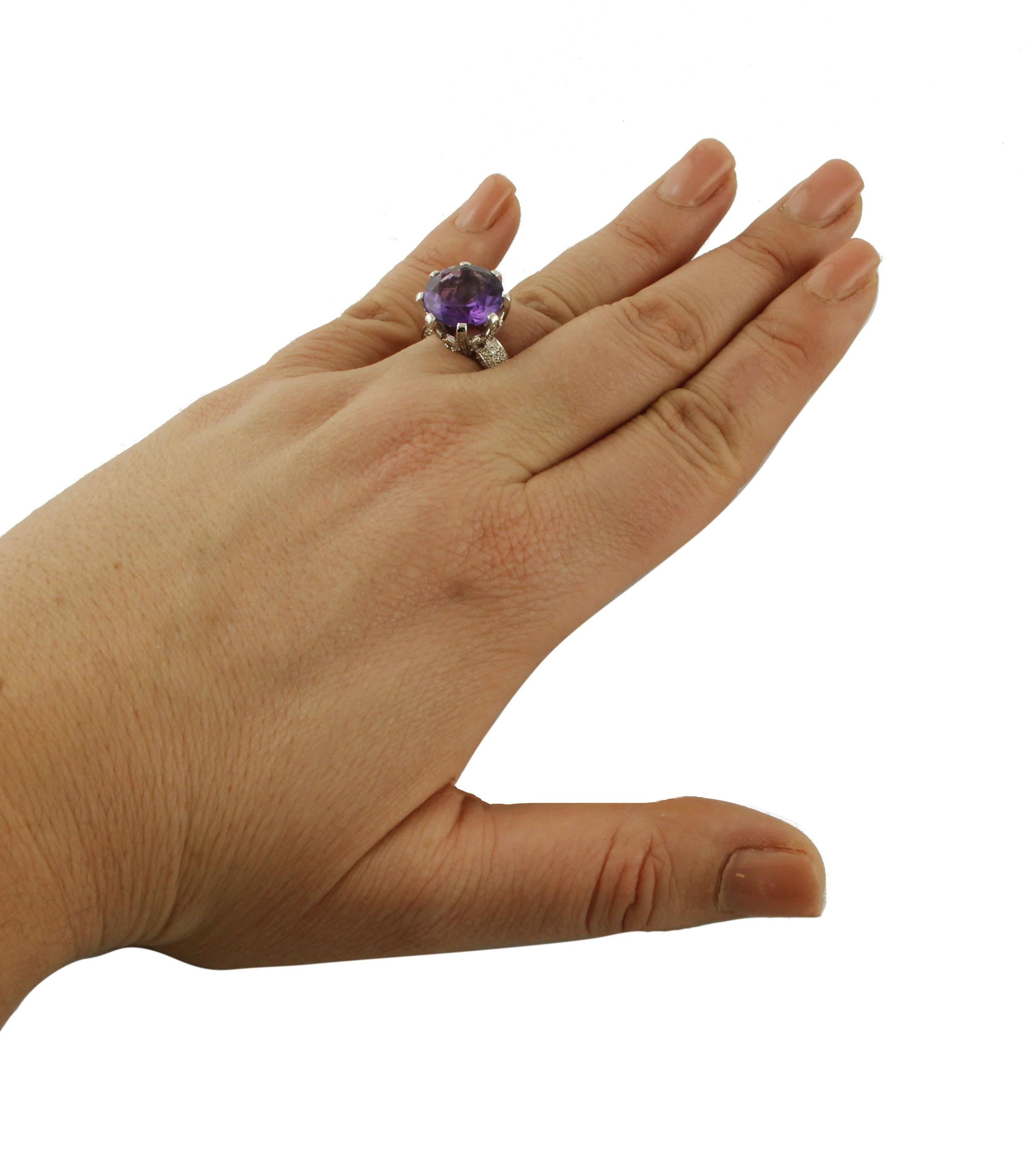 8.20 Carat Amethyst, White Diamonds 18 Karat White Gold Cluster Ring In Excellent Condition In Marcianise, Marcianise (CE)