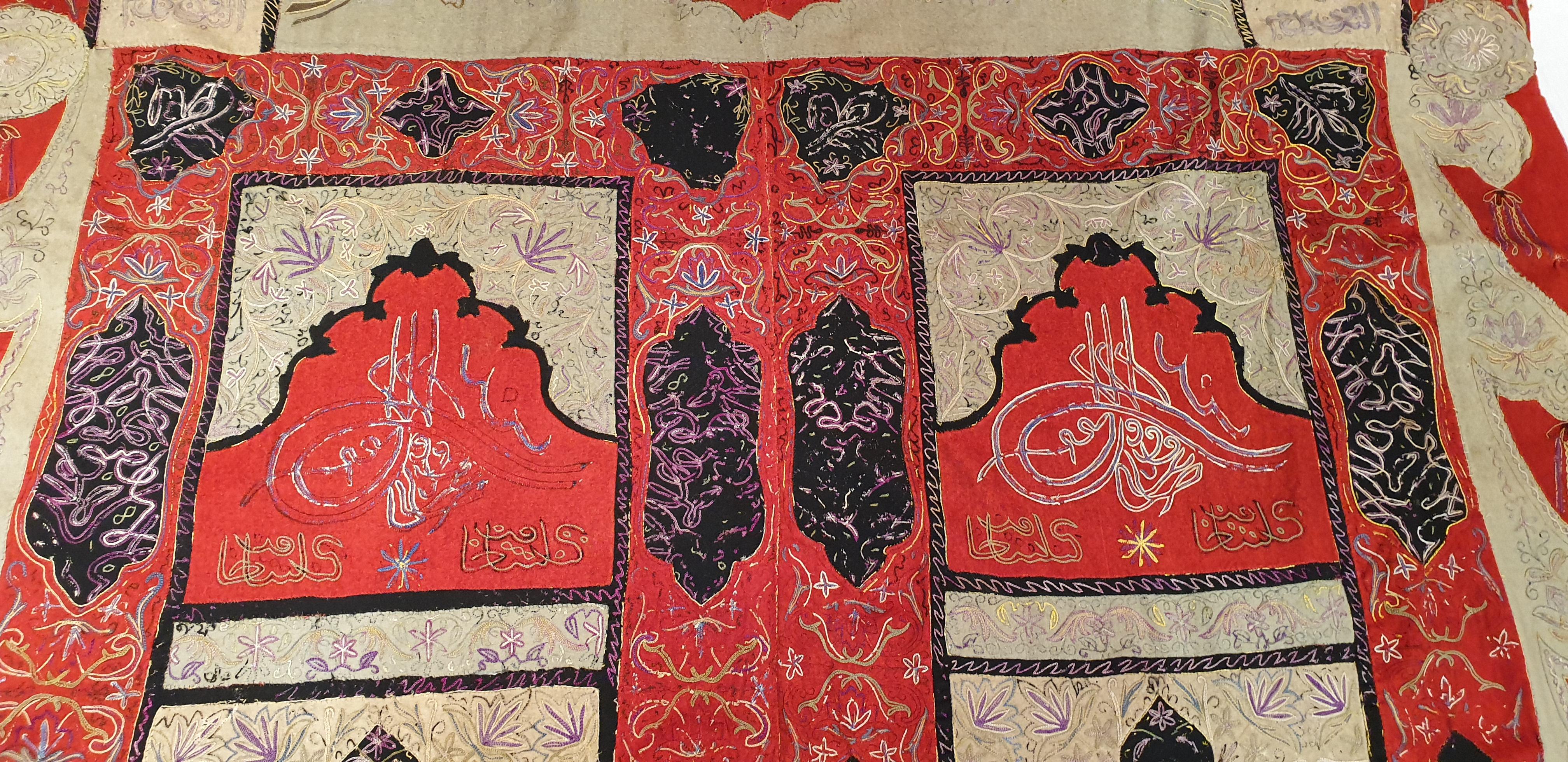 820 - Oriental Textile from the 19th Century In Good Condition For Sale In Paris, FR