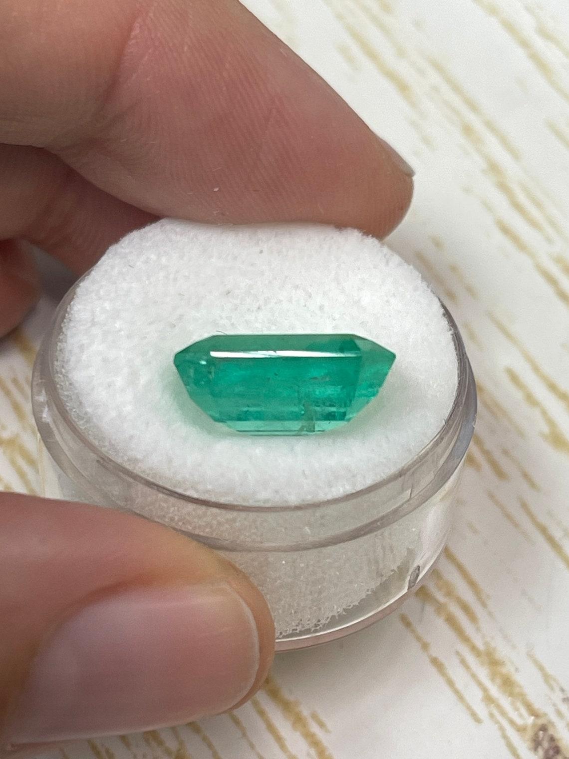 8.20ct Medium Green Emerald Cut Colombian Gem 14x11.4 Genuine May Birthstone In New Condition For Sale In Jupiter, FL