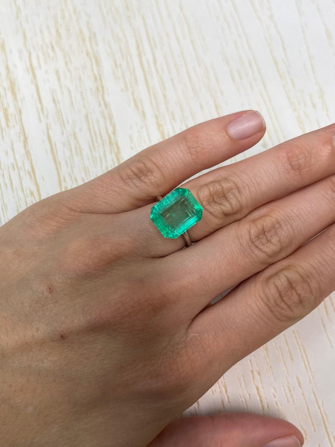 8.20ct Medium Green Emerald Cut Colombian Gem 14x11.4 Genuine May Birthstone For Sale 1