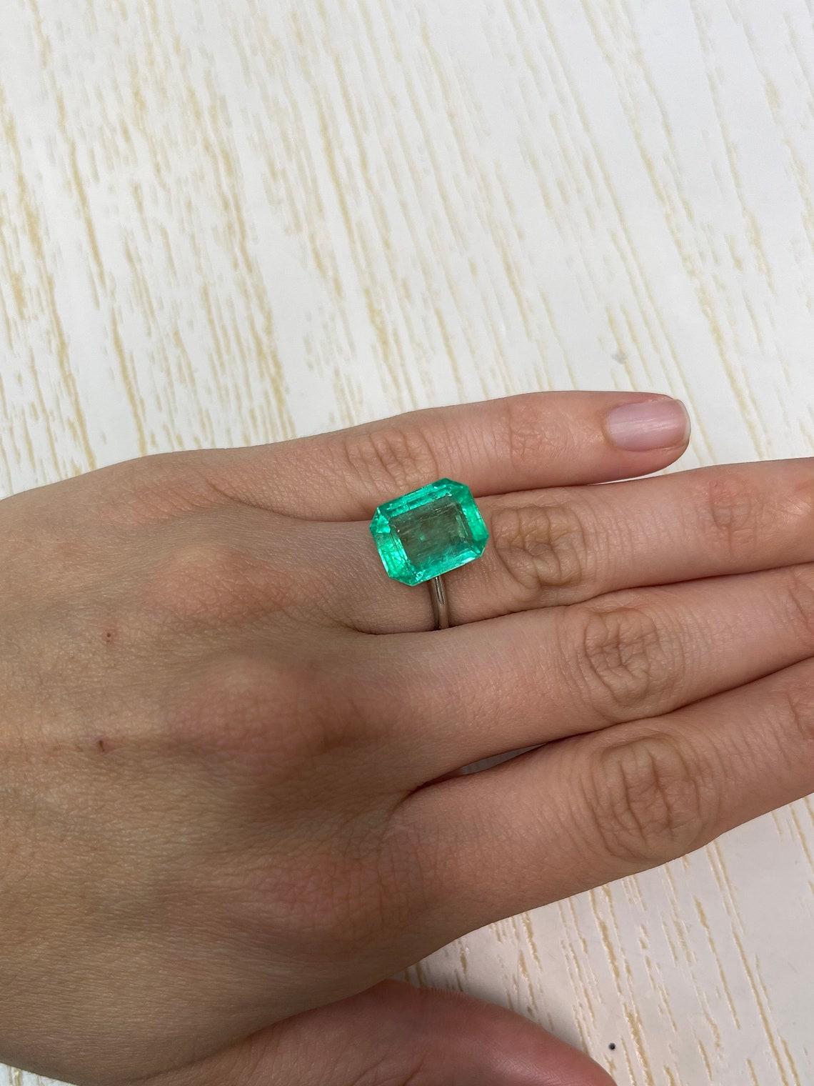 8.20ct Medium Green Emerald Cut Colombian Gem 14x11.4 Genuine May Birthstone For Sale 2