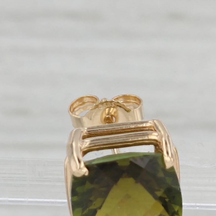 Orecchini a perno con tormalina verde da 8,20 carati Orecchini a perno con solitario a cuscino in oro giallo 14k In condizioni buone in vendita a McLeansville, NC