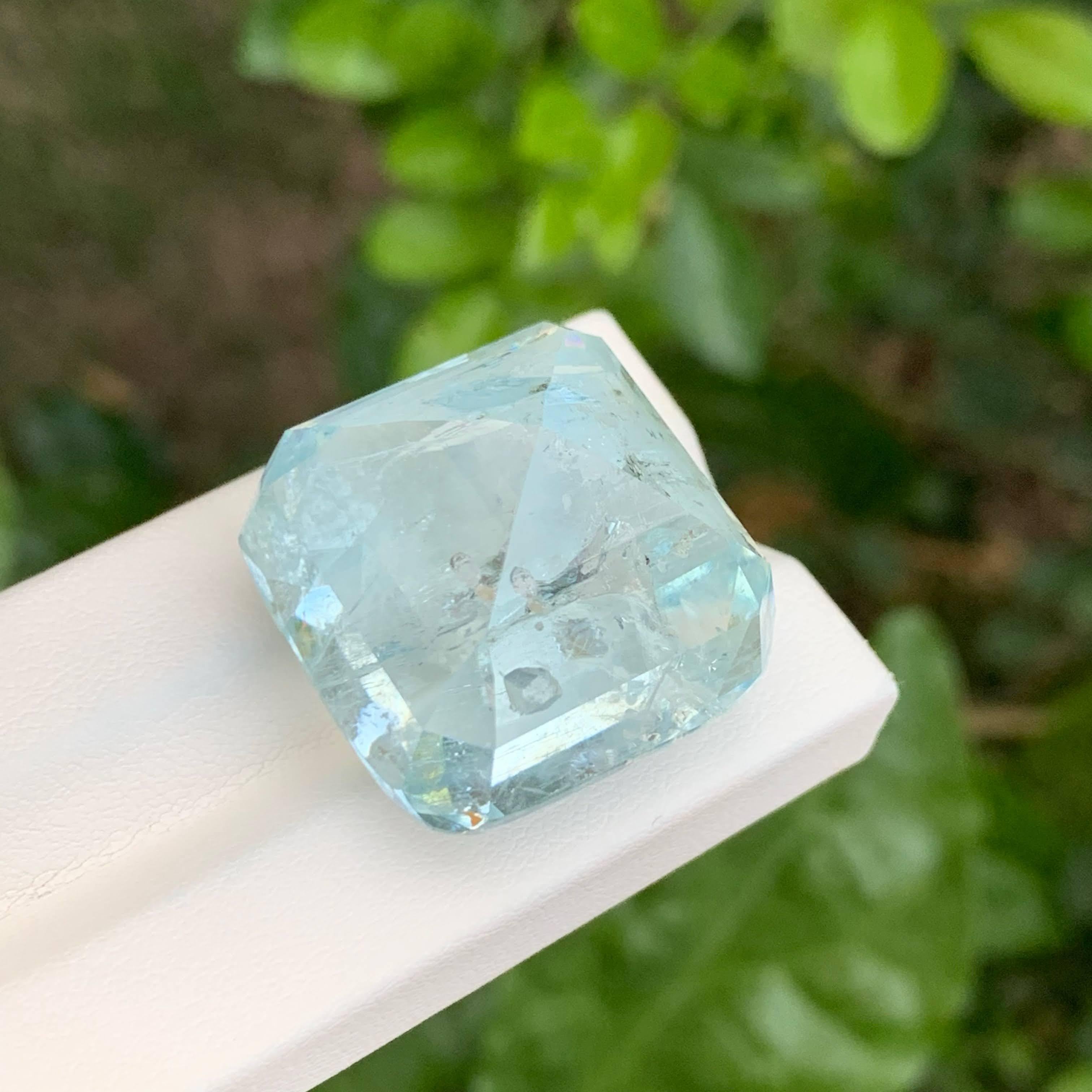 Poids 82.10 carat
Dimensions 23x23x20.7mm
Traitement Aucun
Origine : Pakistan
Clarté incluse
Coussin de forme
Coussin fantaisie


Cette superbe aigue-marine bleue de 82,10 carats, taillée en coussin, présente un mélange exquis de brillance et de