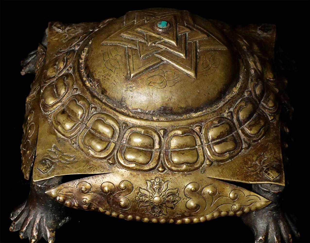 16thC Nepalese Copper Yantra with Solid-Cast Turtle Feet - 8213 In Good Condition For Sale In Ukiah, CA