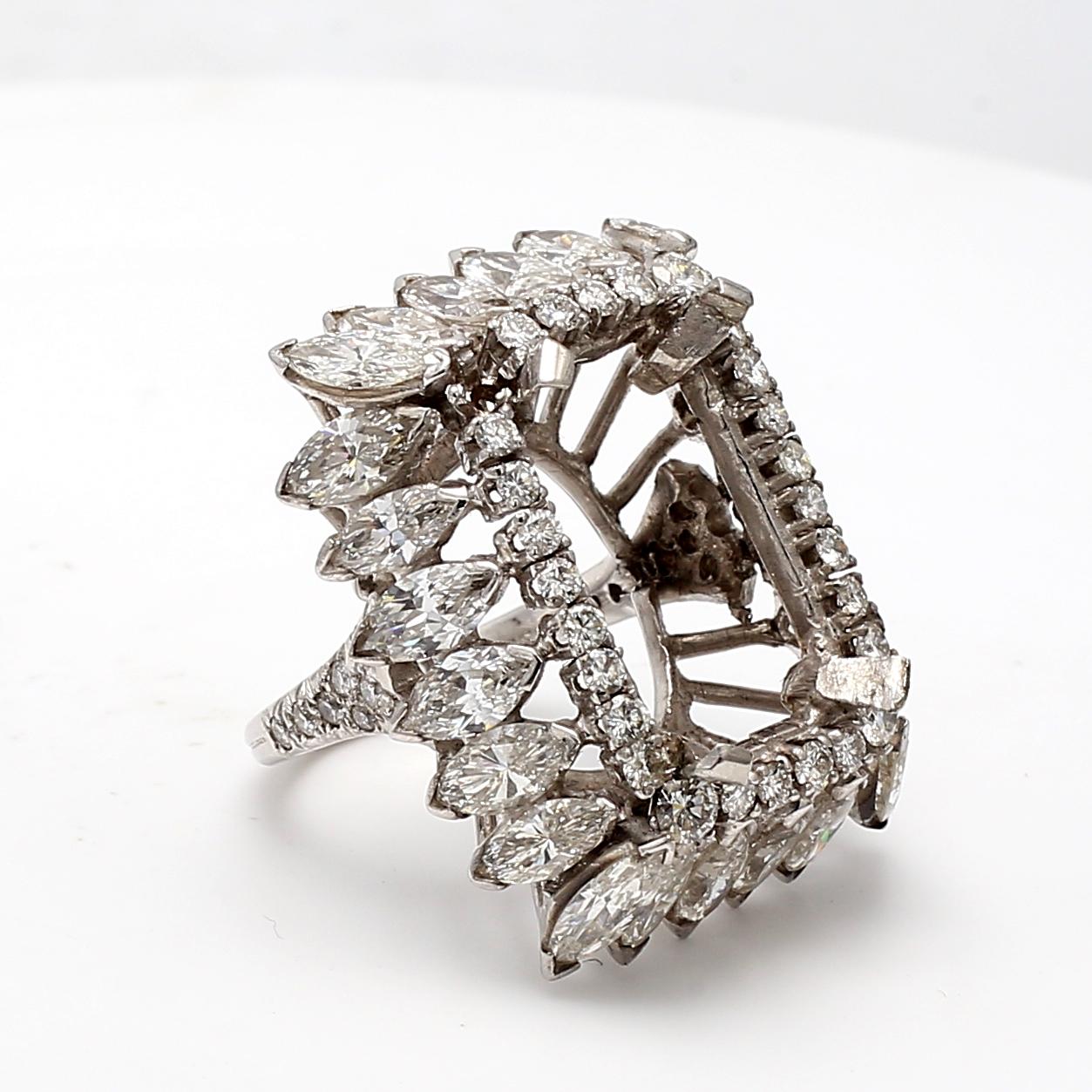 Taglio marquise Anello semi-montato in platino con diamanti tondi e marquise da 8,22 carati Vintage By in vendita