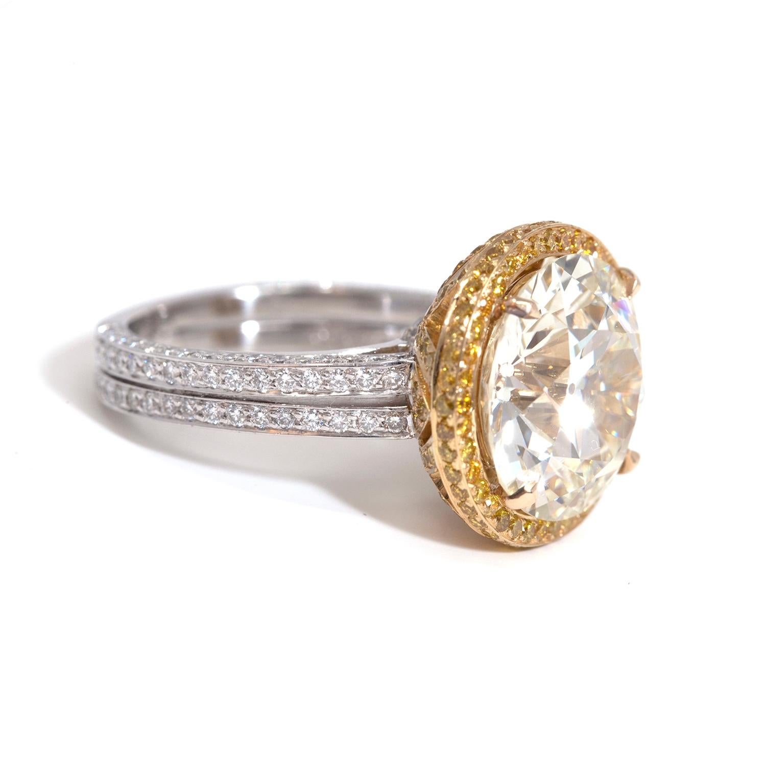 8.22 Carat Old European Cut Diamond Engagement Ring (Alteuropäischer Schliff) im Angebot