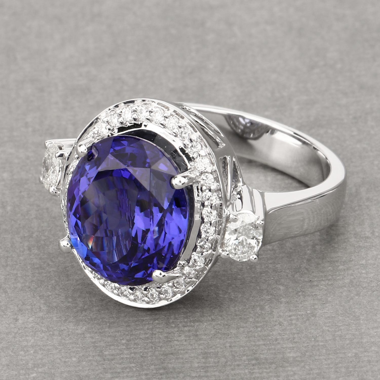 8.23 Carat Tanzanite and Diamond 18 Karat White Gold Cocktail Ring In New Condition For Sale In Great Neck, NY