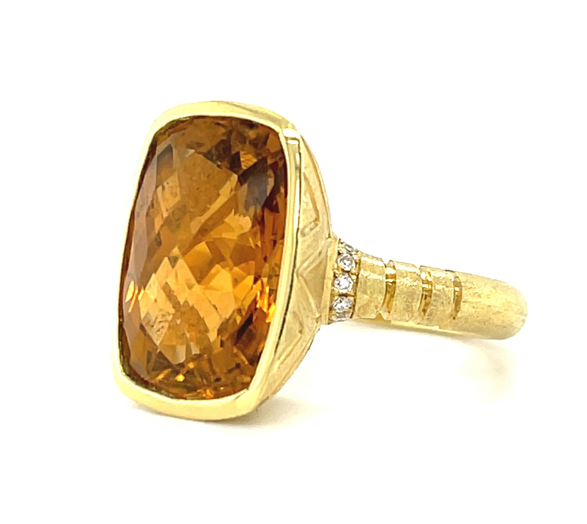 Women's or Men's Golden Tourmaline and Diamond Ring in 18k Yellow Gold, 8.24 Carats For Sale