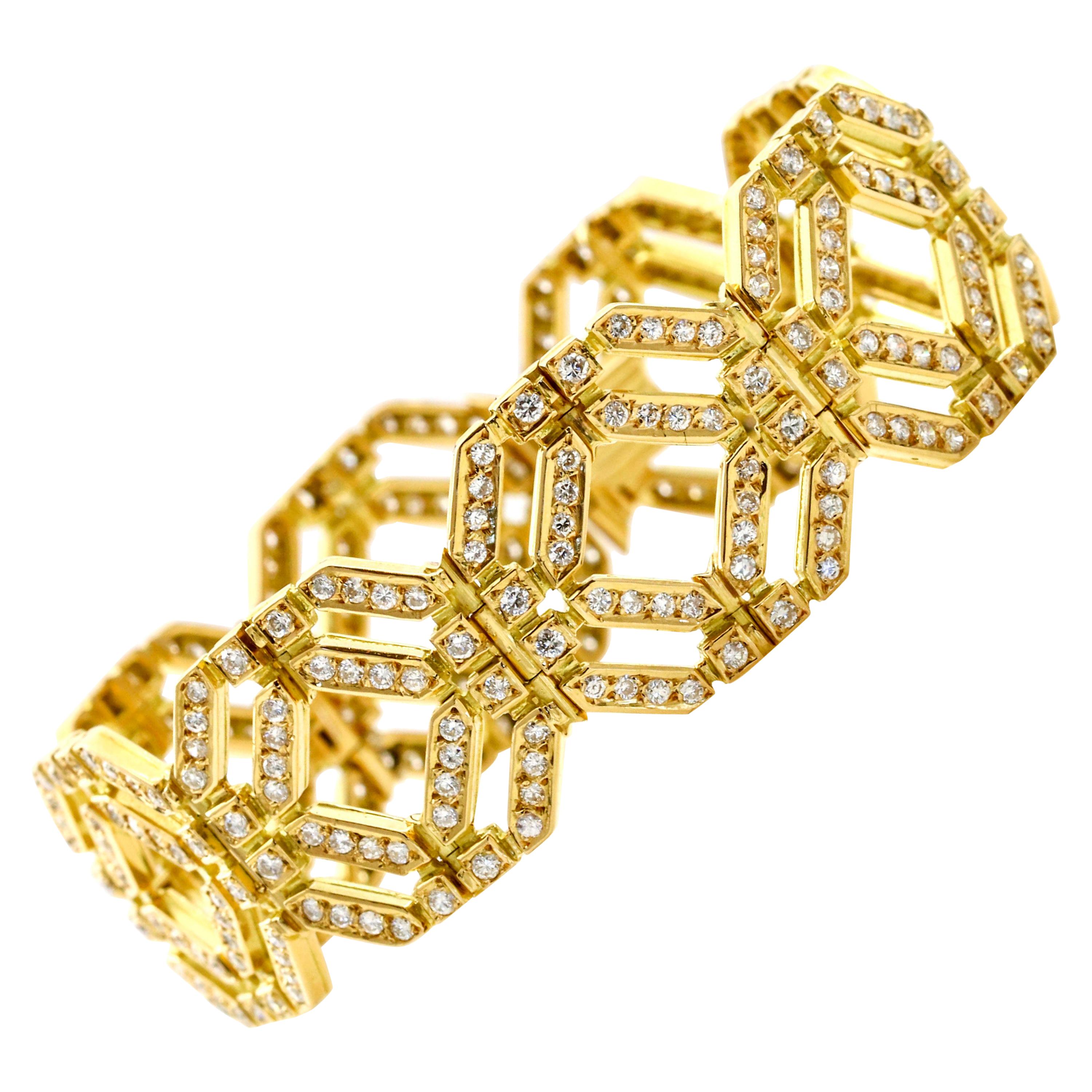 8.25 Carat 18 Karat Yellow Gold Diamond Octagon Link Bracelet For Sale