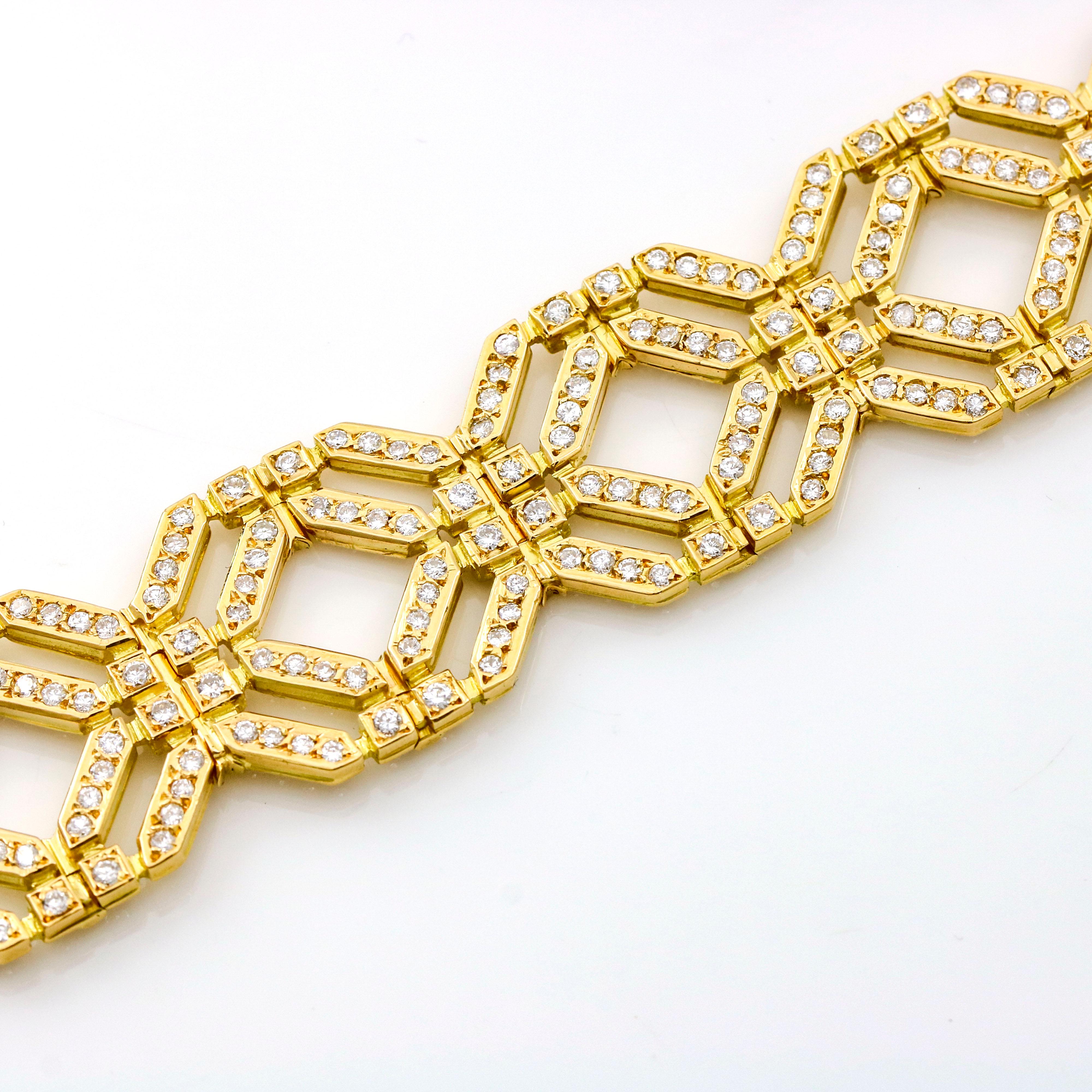 Octagon link bracelet in 18-karat yellow gold with diamonds. The bracelet has 320 round natural diamonds. Diamond color G, clarity VS. Hidden slide clasp. 

Size, Medium
Diamond Total Carat Weight, 8.25 carats 
