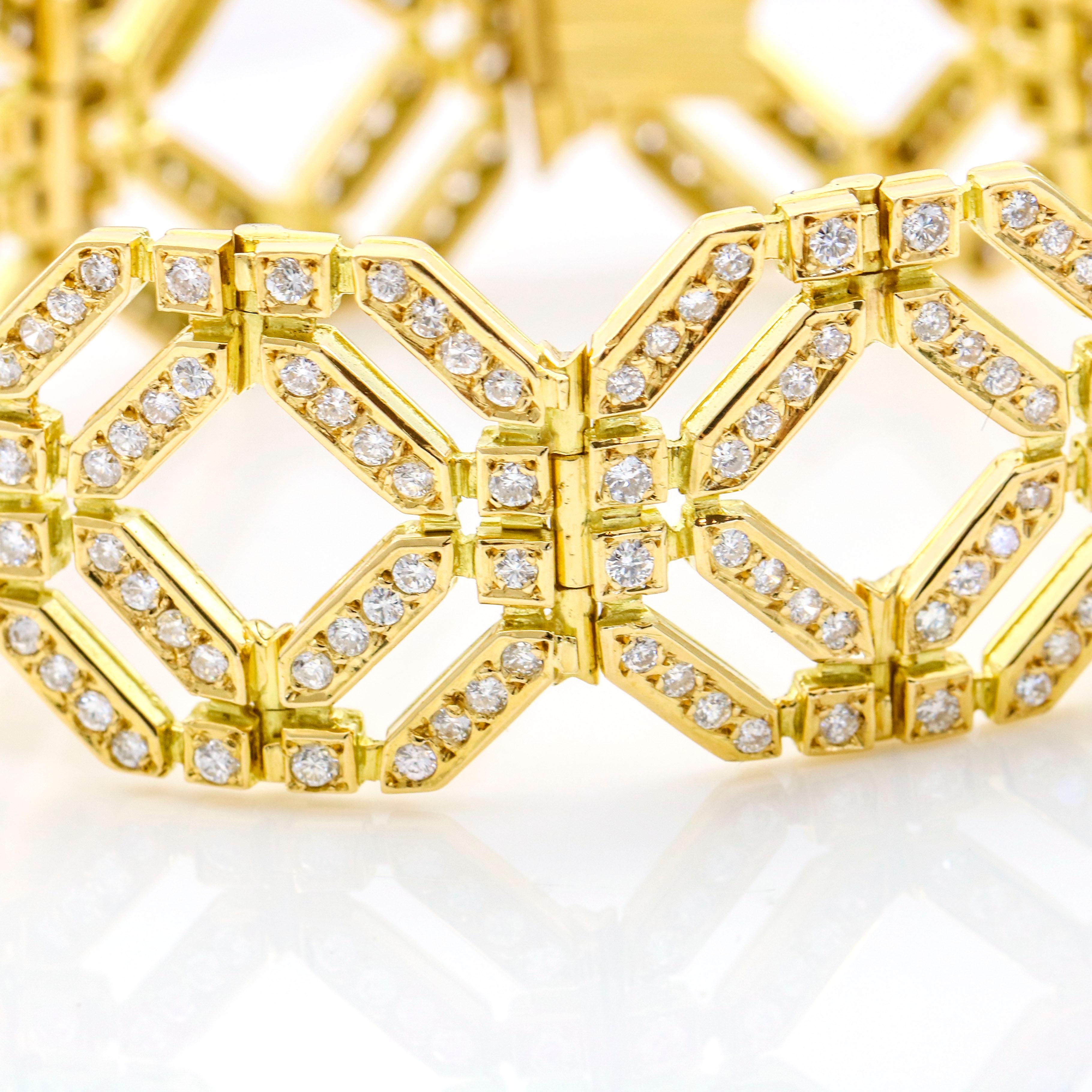 Round Cut 8.25 Carat 18 Karat Yellow Gold Diamond Octagon Link Bracelet For Sale