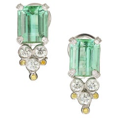 Boucles d'oreilles Art déco en platine avec tourmaline verte de 8,25 carats et diamants blancs et jaunes