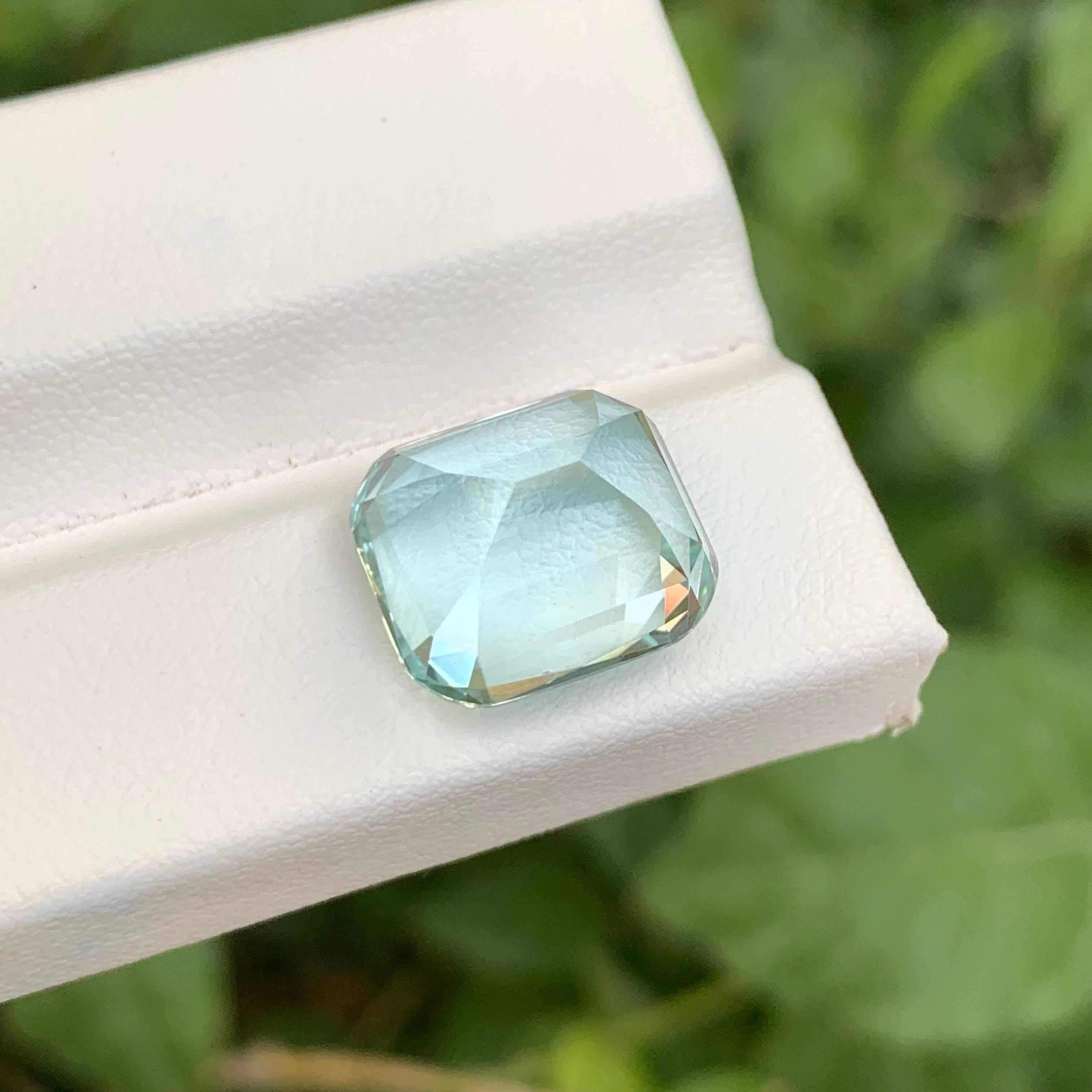 Gewicht 8,25 Karat
Abmessungen 12,7x11,1x8,5mm
Behandlung Keine
Herkunft Pakistan 
Klarheit VVS
Form Kissen
Schnitt Fancy Cushion 
NA


Dieser natürliche Aquamarin von 8,25 Karat ist ein atemberaubendes Beispiel für Klarheit und Eleganz, wunderschön