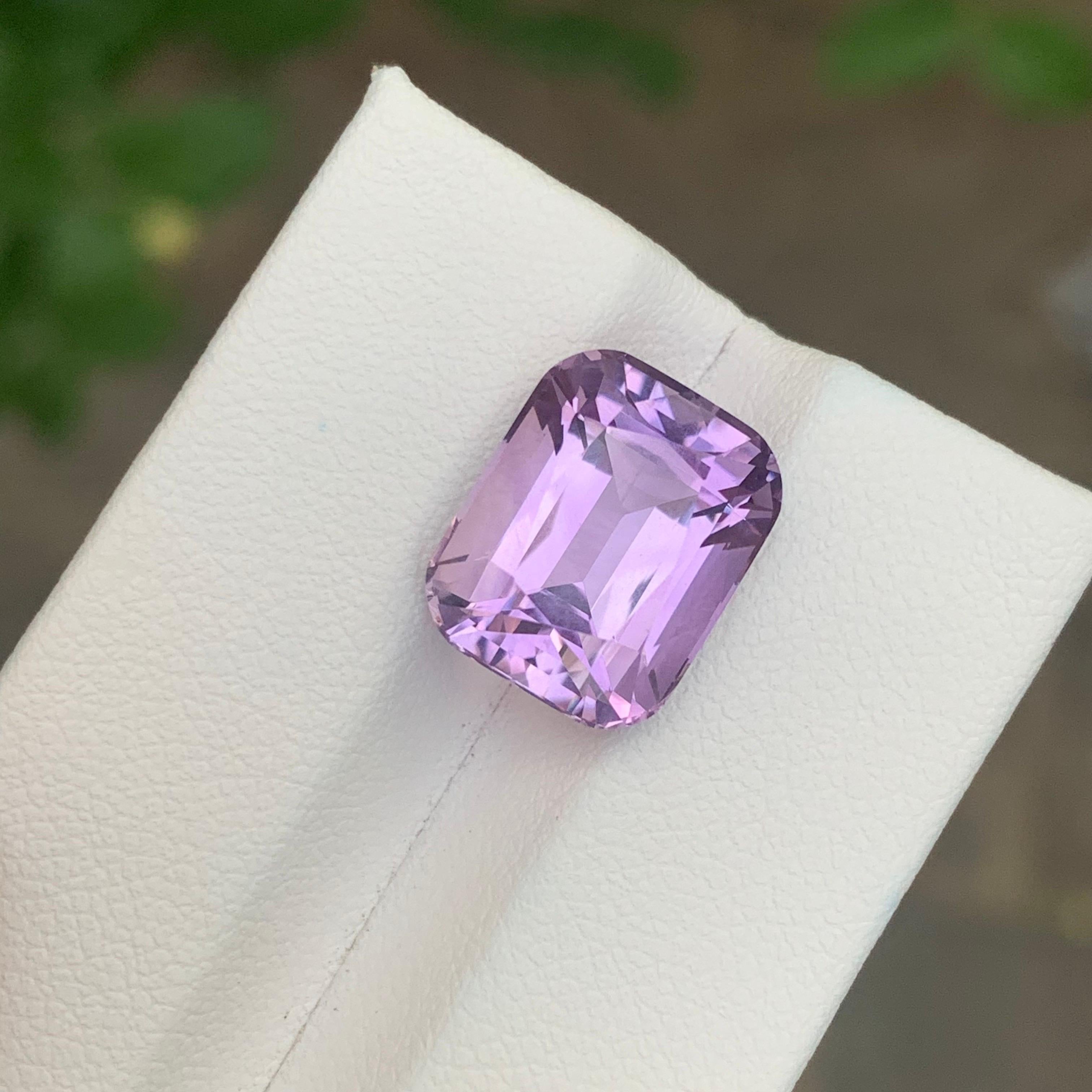 8.25 Carat Natural Loose Lavender Colour Amethyst Cushion Shape Gemstone (Améthyste en forme de coussin) en vente 4