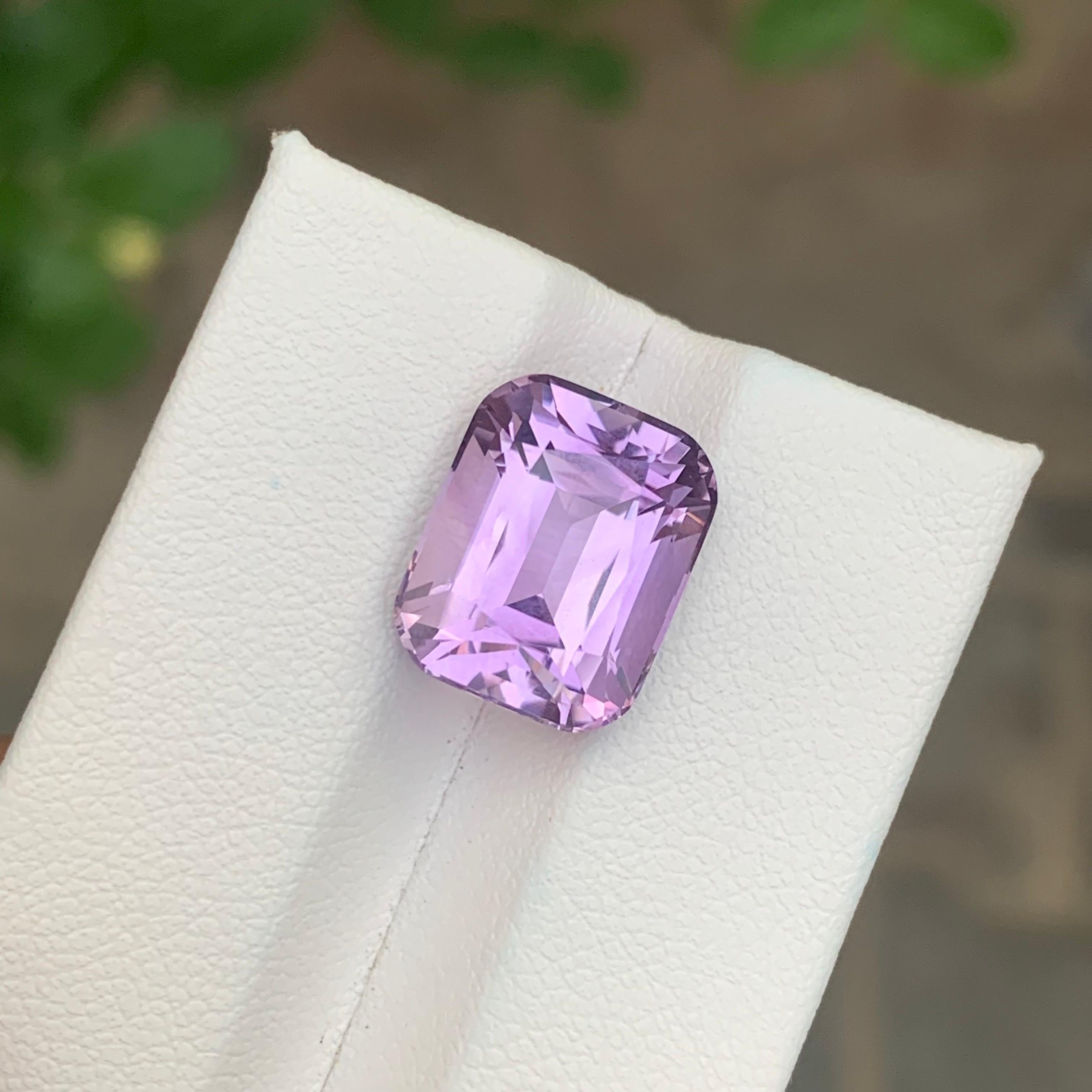 8.25 Carat Natural Loose Lavender Colour Amethyst Cushion Shape Gemstone (Améthyste en forme de coussin) en vente 5