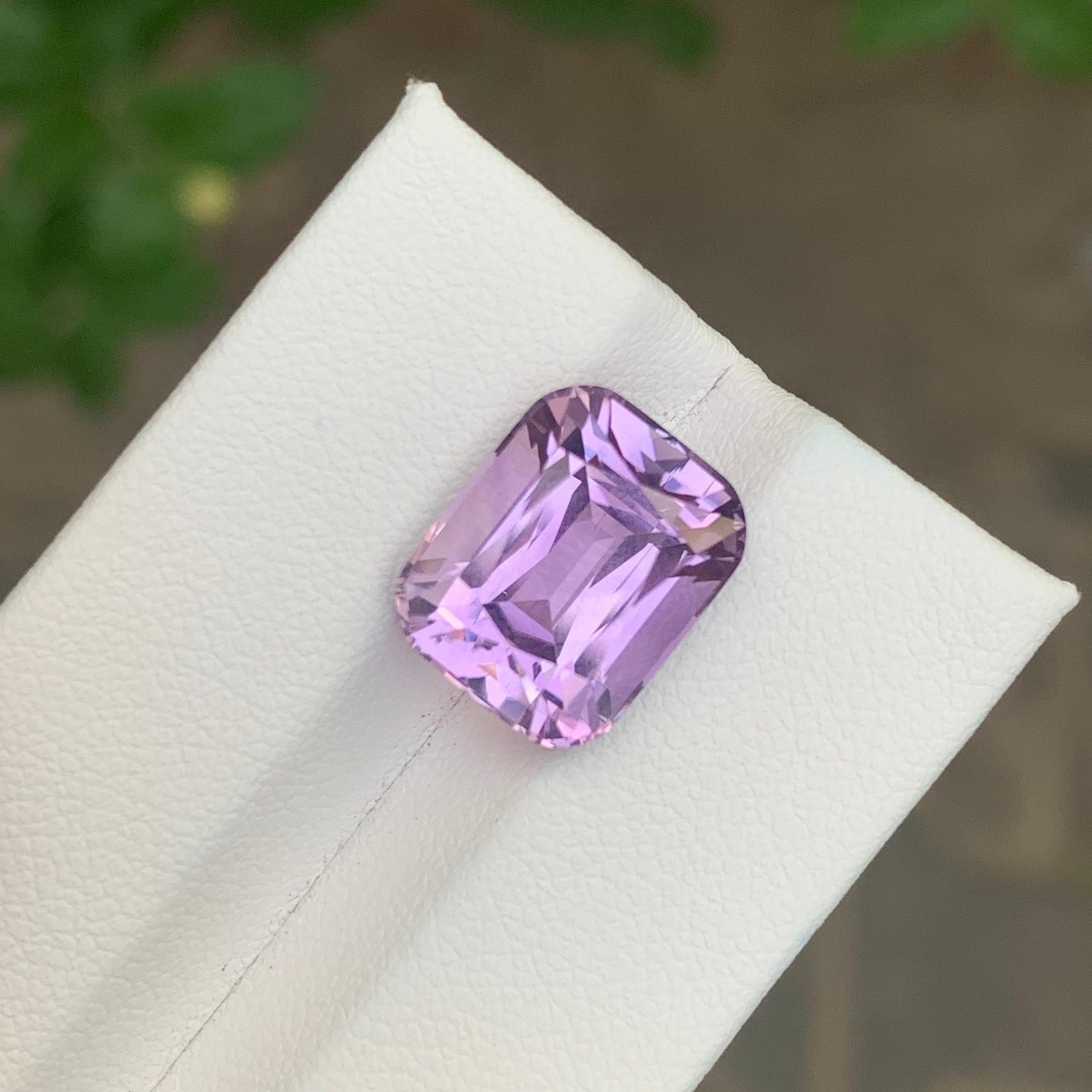 Taille coussin 8.25 Carat Natural Loose Lavender Colour Amethyst Cushion Shape Gemstone (Améthyste en forme de coussin) en vente