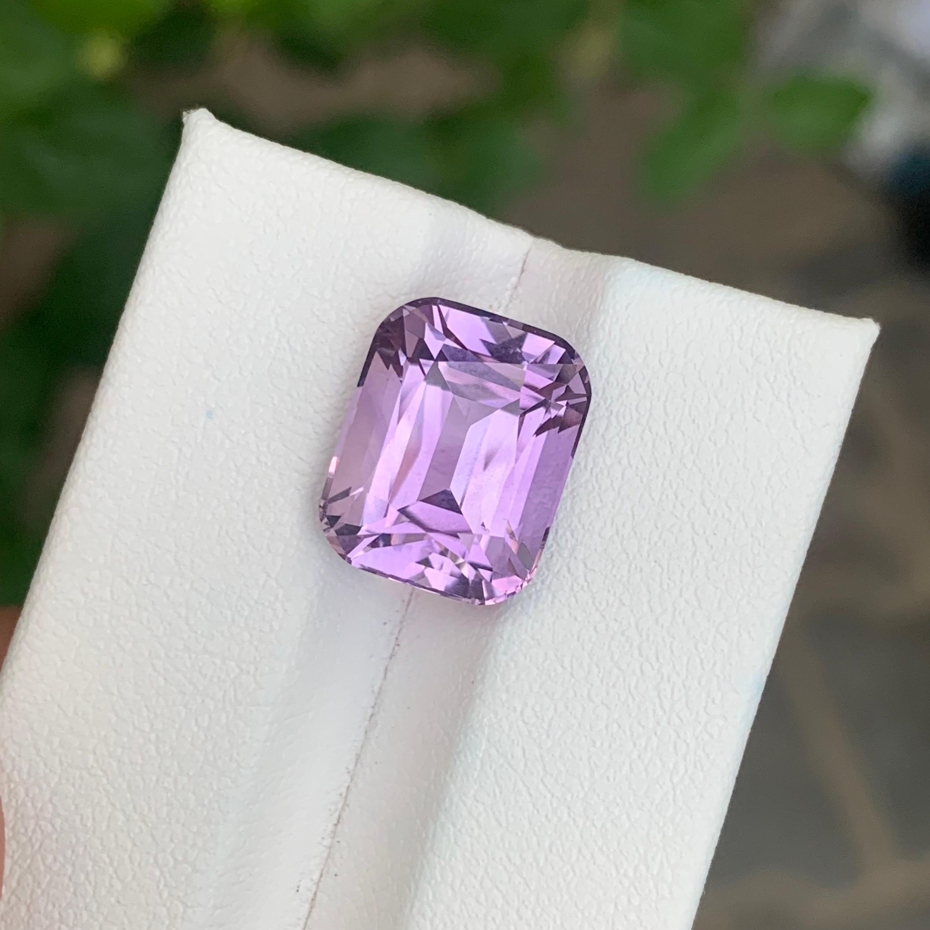 8.25 Carat Natural Loose Lavender Colour Amethyst Cushion Shape Gemstone (Améthyste en forme de coussin) Unisexe en vente