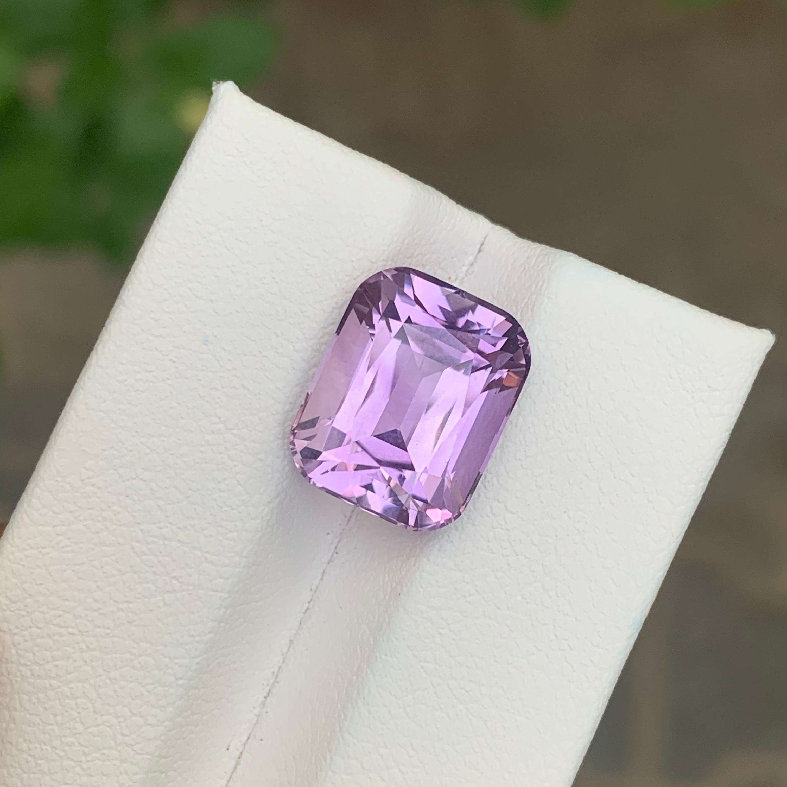 8.25 Carat Natural Loose Lavender Colour Amethyst Cushion Shape Gemstone (Améthyste en forme de coussin) en vente 1