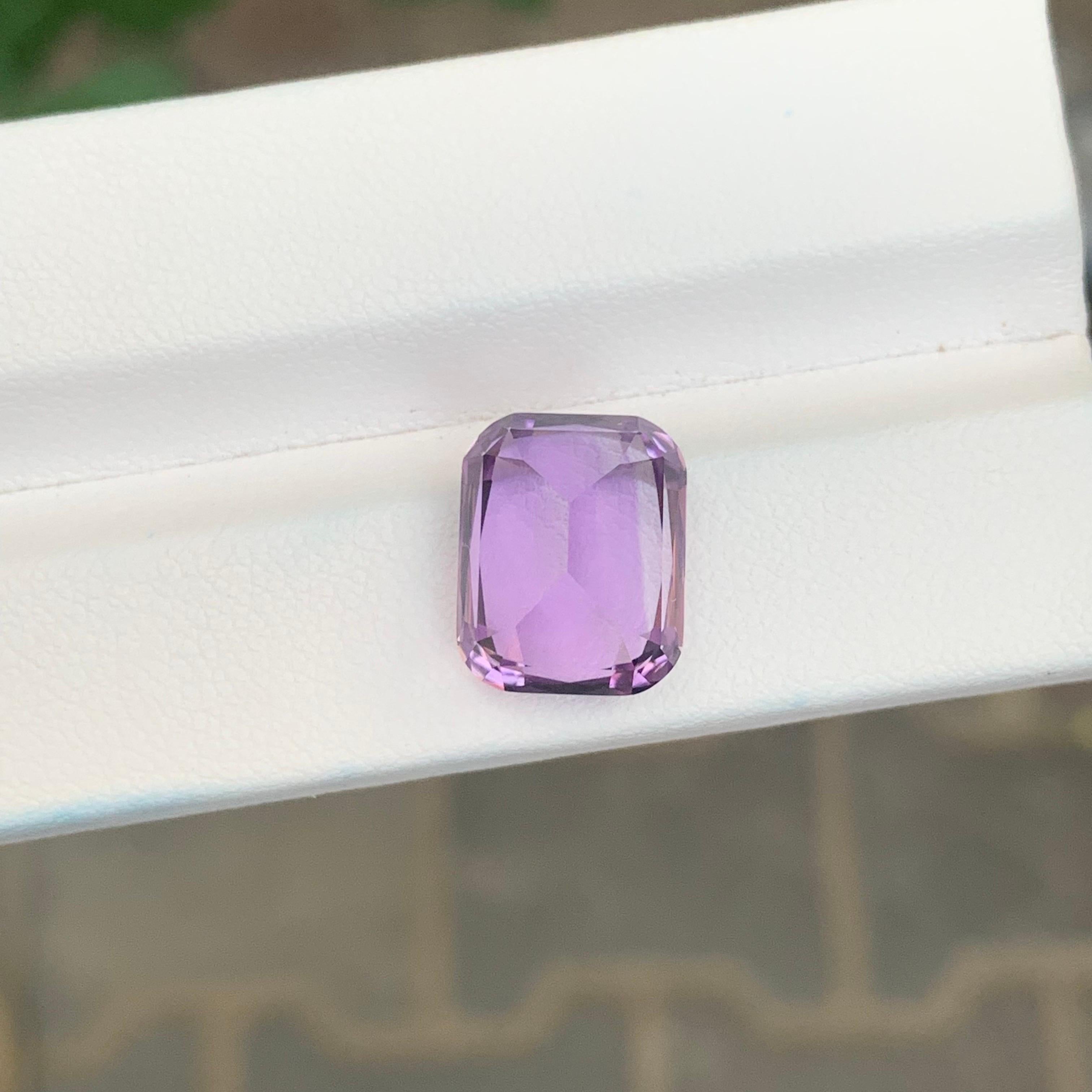 8.25 Carat Natural Loose Lavender Colour Amethyst Cushion Shape Gemstone (Améthyste en forme de coussin) en vente 2