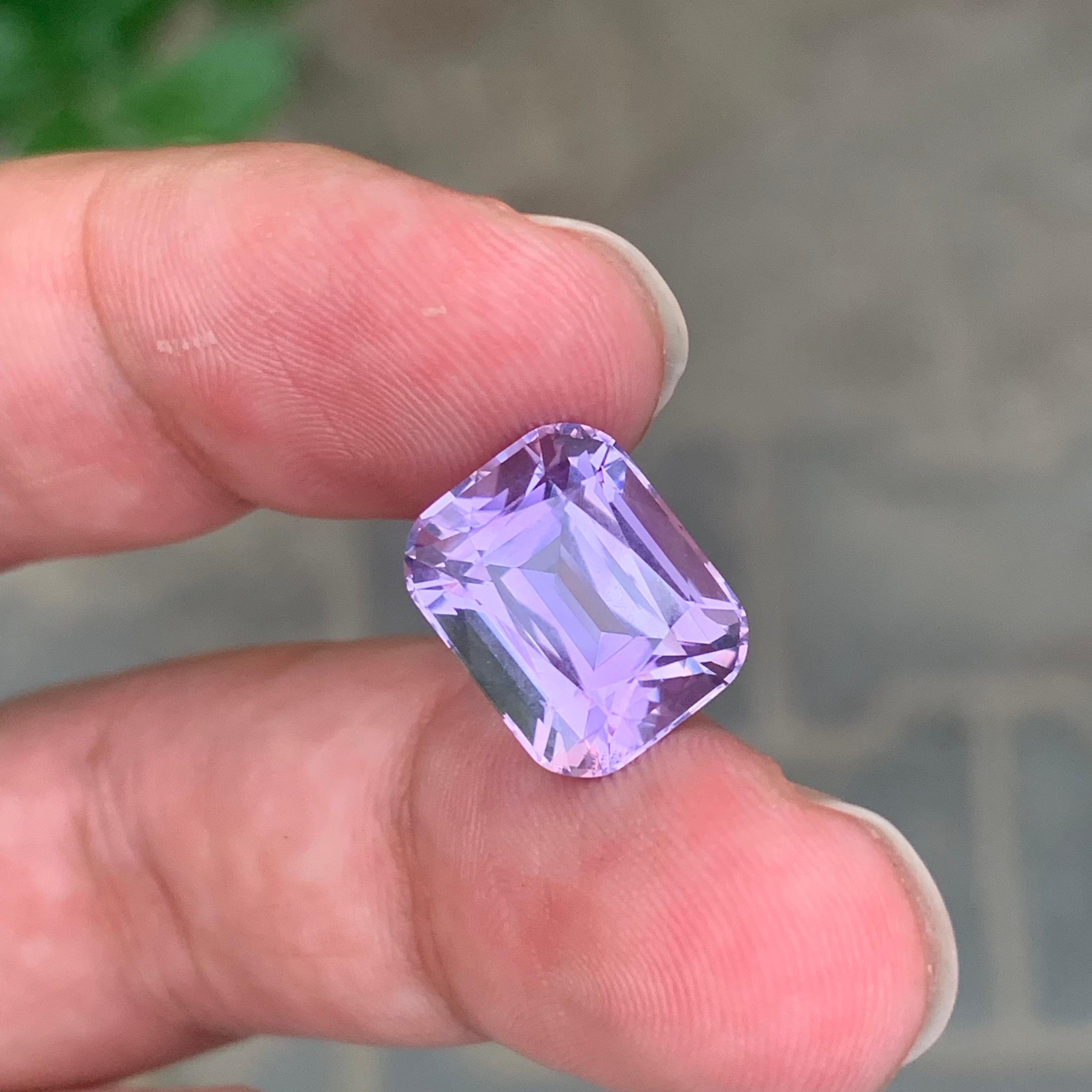 8.25 Carat Natural Loose Lavender Colour Amethyst Cushion Shape Gemstone (Améthyste en forme de coussin) en vente 3