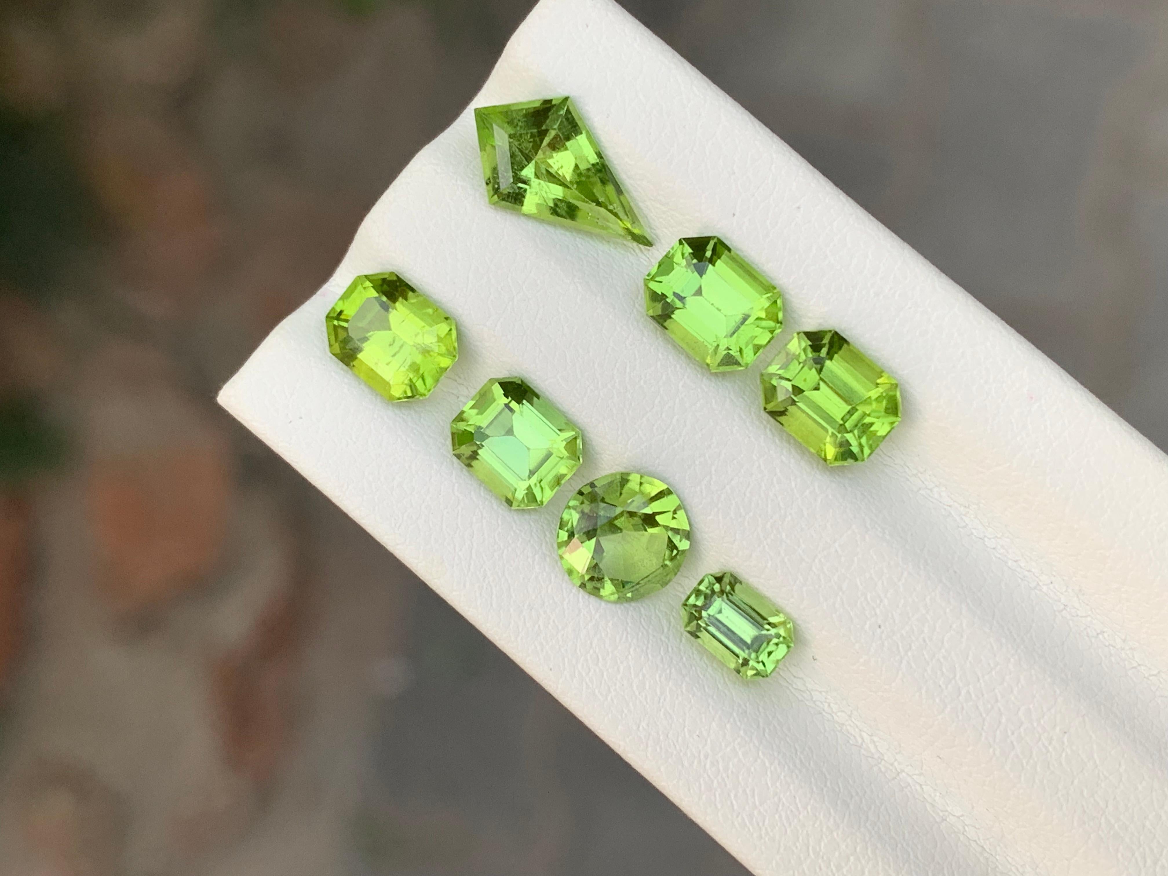 8.25 Carat Natural Loose Peridot Lot Gemstone For Jewellery Making In New Condition For Sale In Peshawar, PK