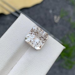 8.25 Carat Natural Loose Topaz Flower Cut Gem For Necklace Jewellery