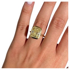8,25 Karat Cushion Brilliant Statement Fancy Gelb 14K Weißgold Diamantring