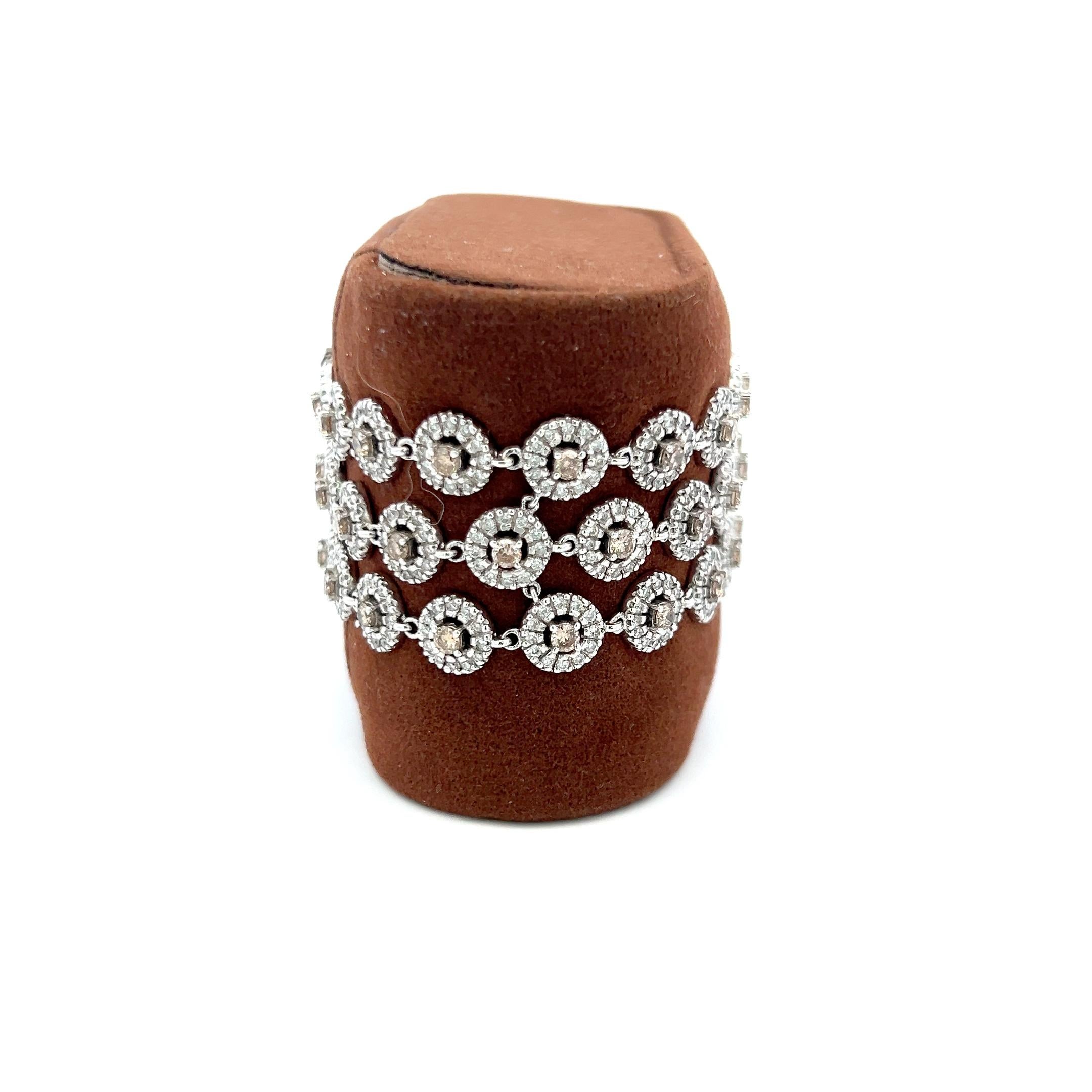 Title:
8.25 Carat Round Brilliant Fancy Brown-H VS-SI Diamond 18 Karat White Gold Link Bracelet
Style:
Link
Metal:
18 Karat White Gold
Gemstone 1:
2.75 Carat Diamond
Number of Stones:
55
Color:
FB
Clarity:
VS
Shape:
Round Brilliant
Gemstone 2:
5.5
