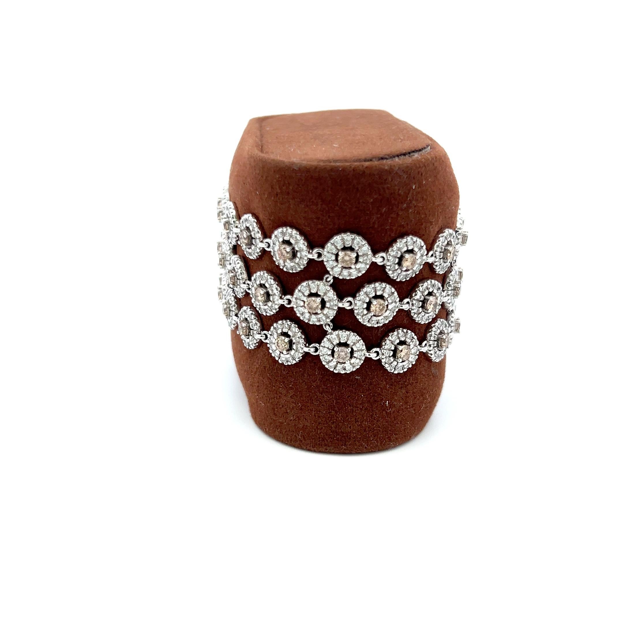 8.25 Carat Round Fancy Brown Diamond 18 Karat White Gold Link Bracelet In Good Condition For Sale In New York, NY
