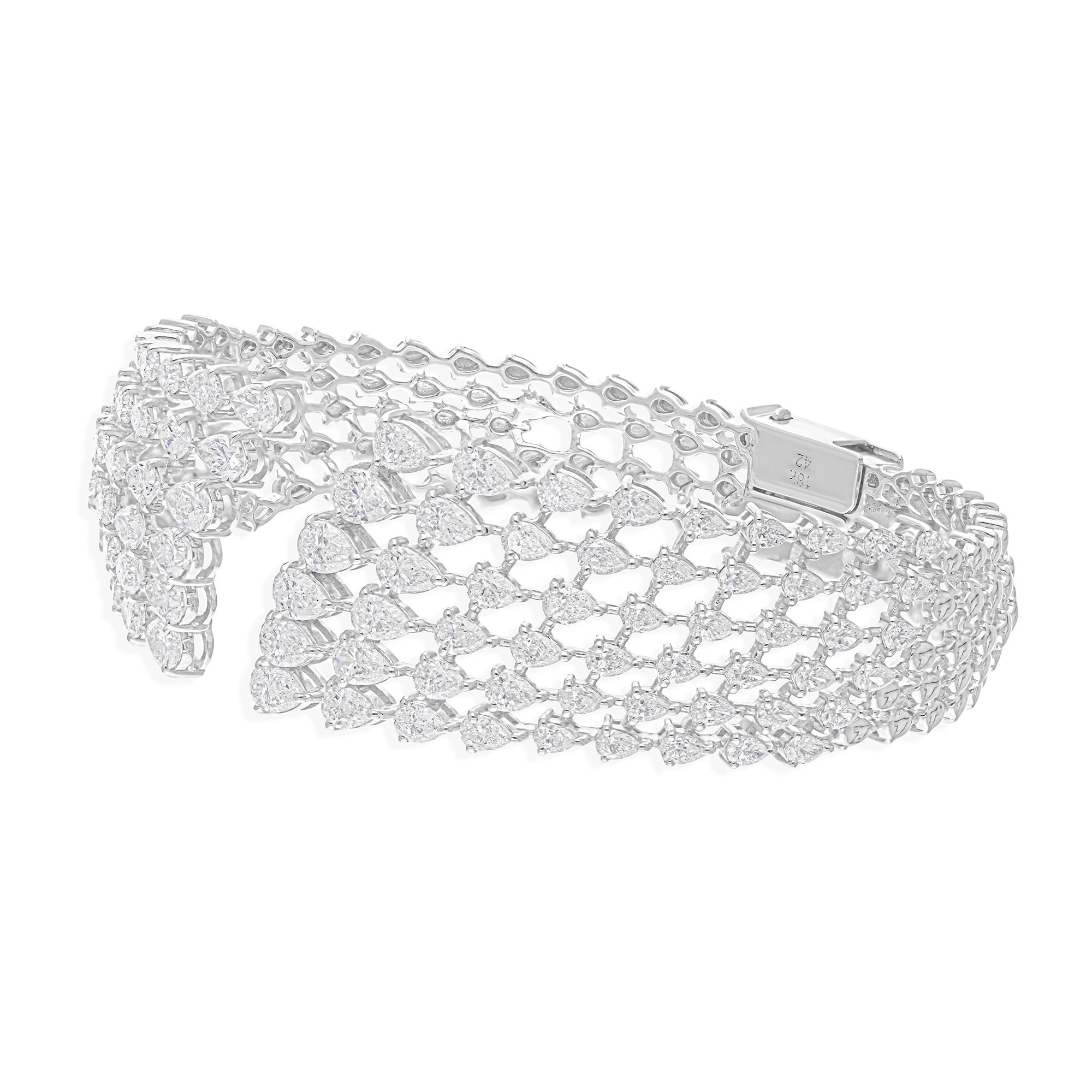 Suivez la vitrine de Spectrum Jewels pour découvrir la dernière collection et les pièces exclusives. Spectrum Jewels est fièrement classé parmi les meilleurs vendeurs sur 1stdibs avec des commentaires clients de 5 étoiles. Tous les articles