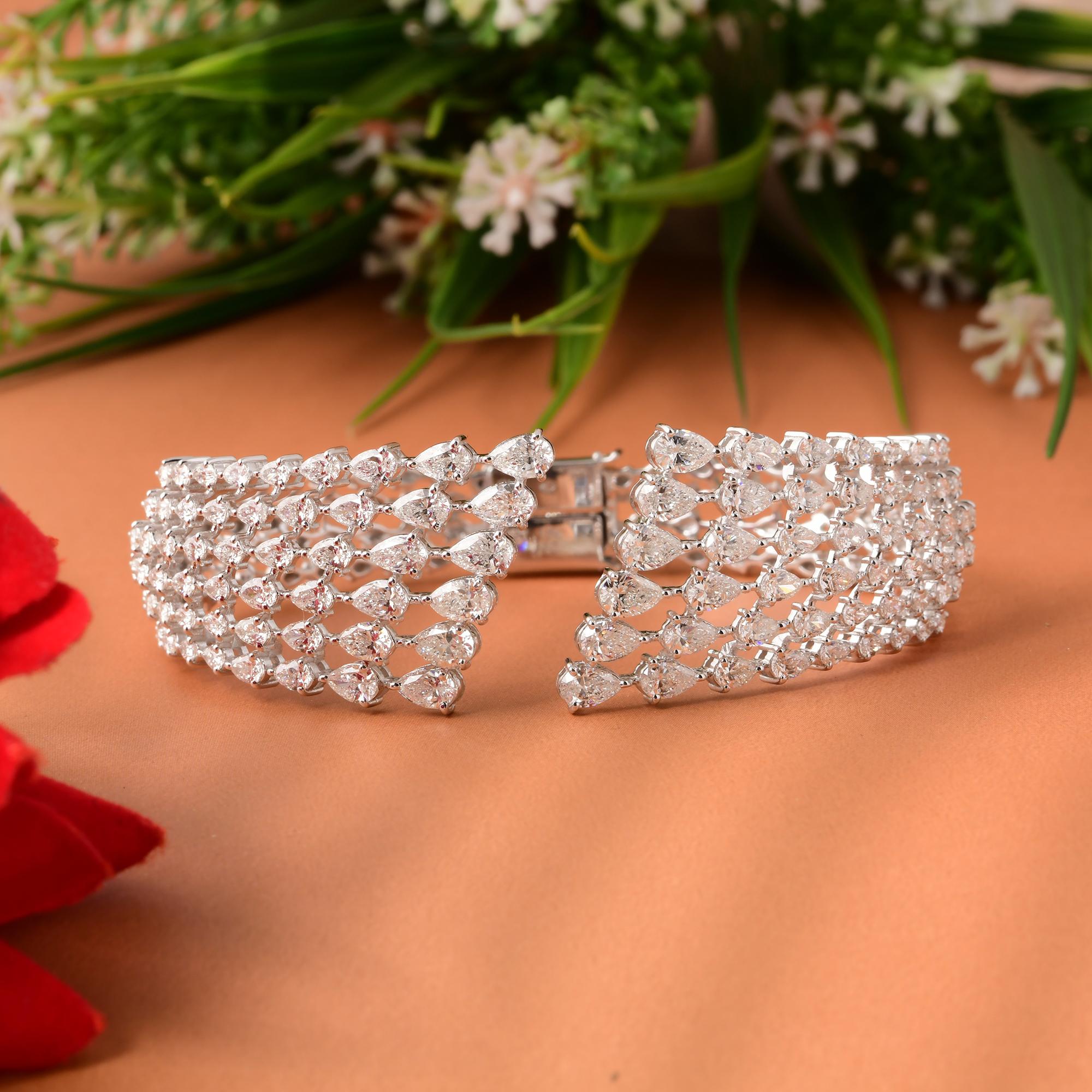 Taille poire Bracelet manchette jonc en or blanc 18 carats avec diamants poire de 8,25 carats SI/H en vente