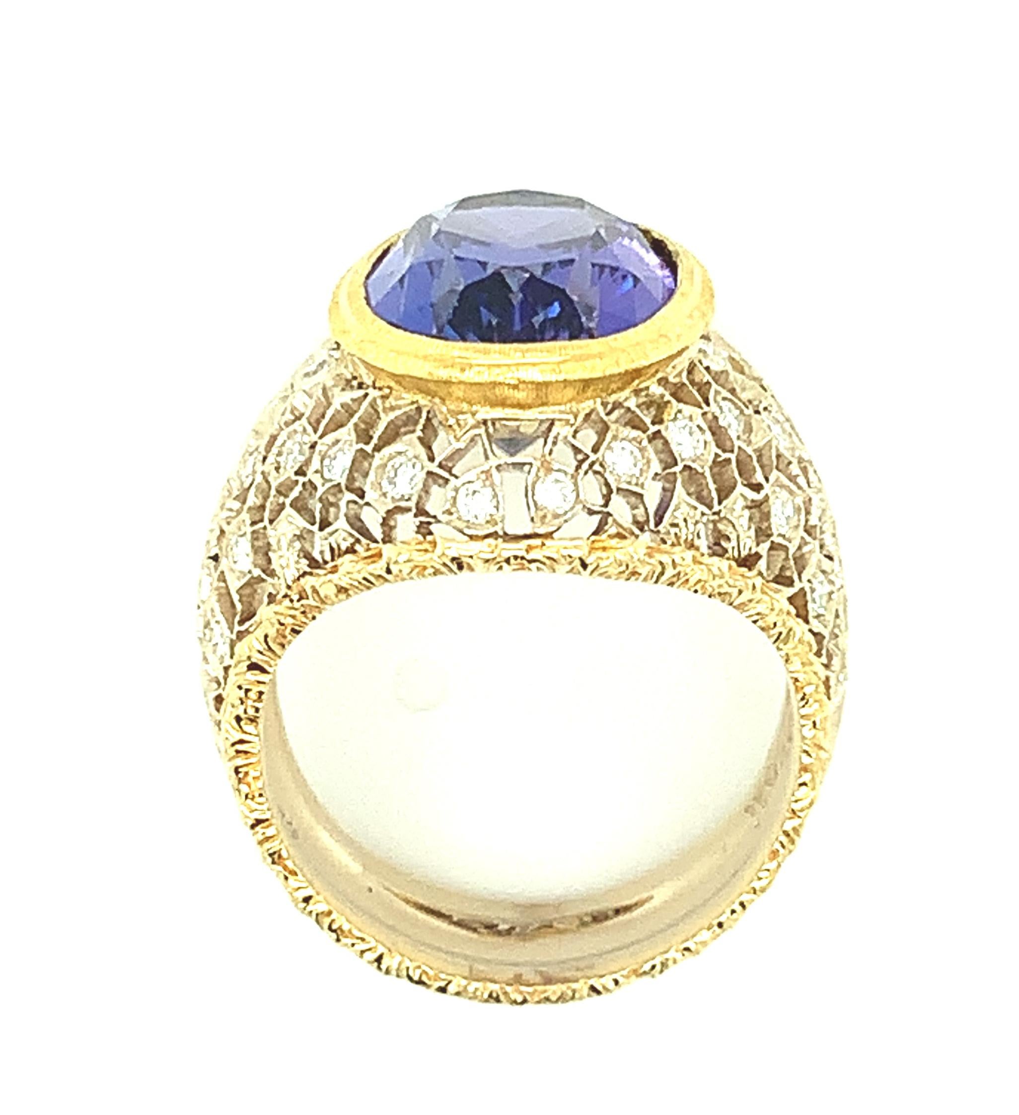 8.25 Carat Tanzanite and Diamond Florentine Cocktail Ring in 18k Gold For Sale 2
