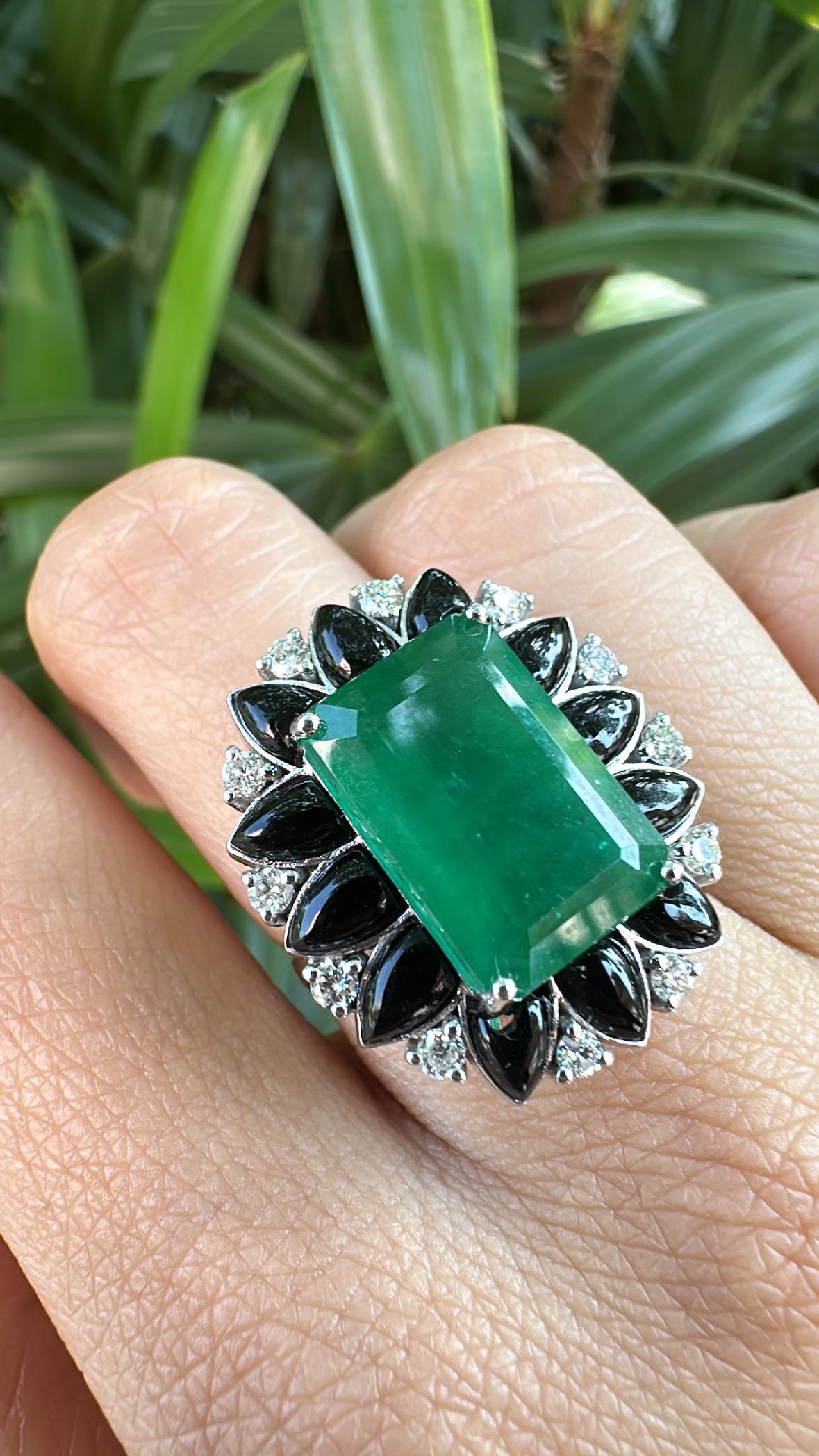 Anello di fidanzamento con smeraldo dello Zambia, onice nera e diamanti da 8,25 carati in oro 18 carati in vendita 4