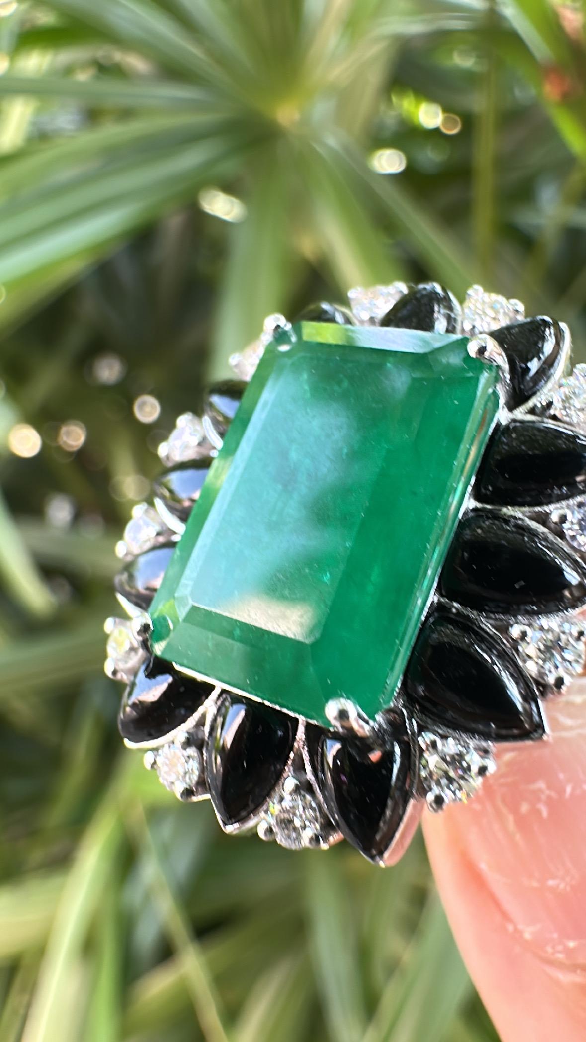 da uomo o donna Anello di fidanzamento con smeraldo dello Zambia, onice nera e diamanti da 8,25 carati in oro 18 carati in vendita