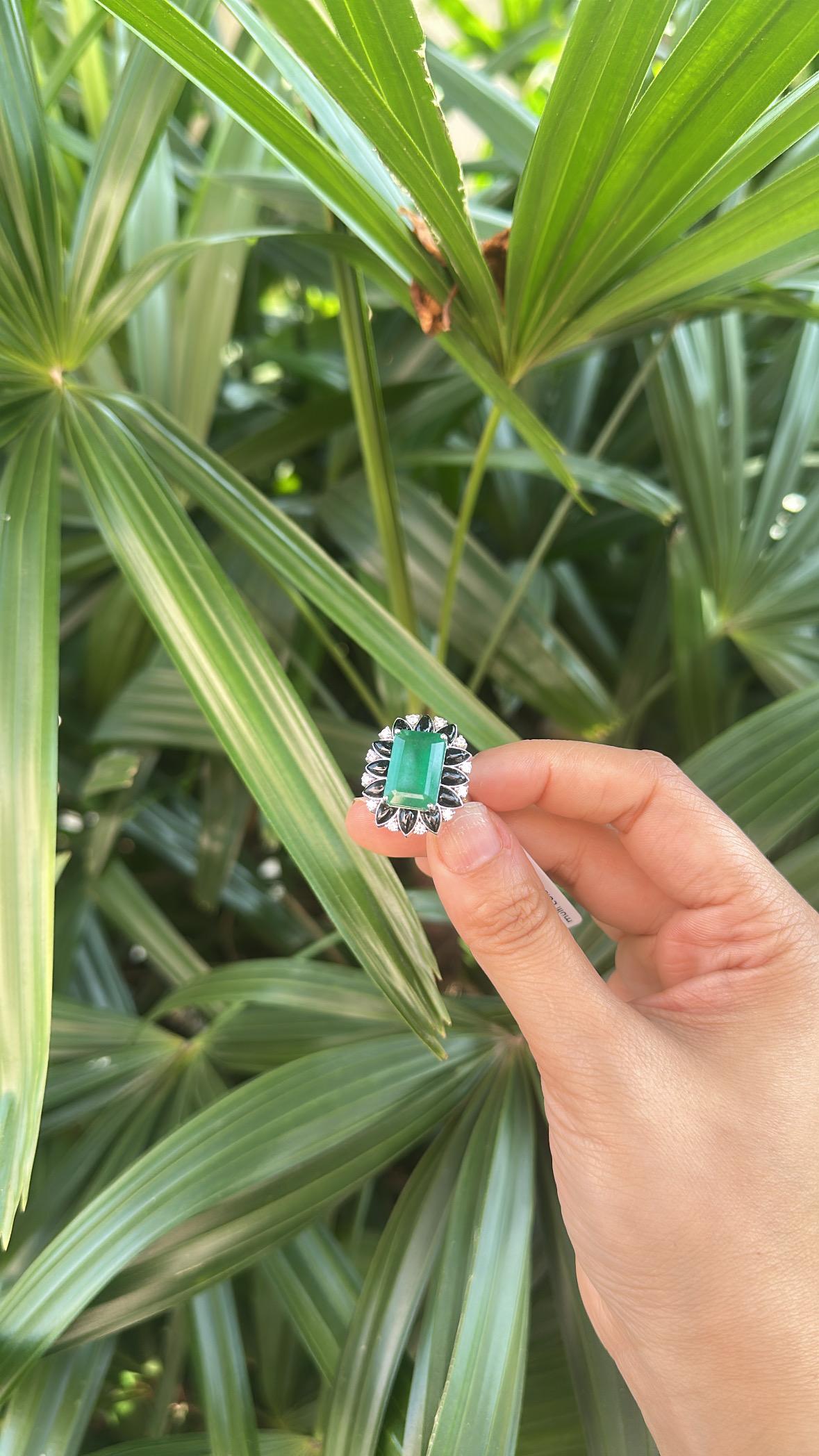 Anello di fidanzamento con smeraldo dello Zambia, onice nera e diamanti da 8,25 carati in oro 18 carati in vendita 1