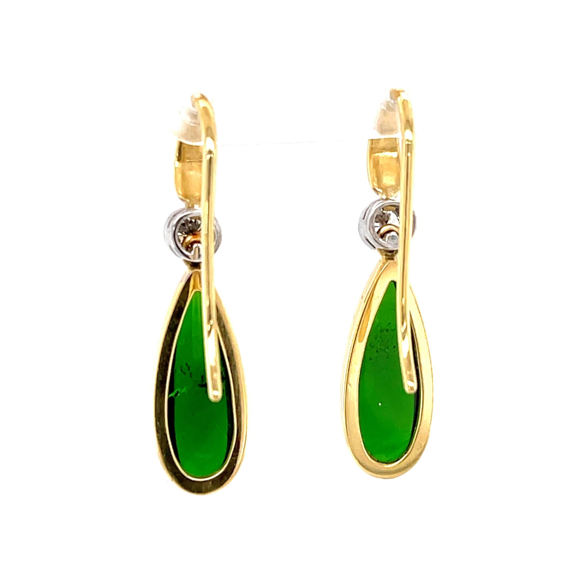 8.26 Carat Total Chrome Diopside Dangle Earrings in Gold with Diamonds In New Condition For Sale In Los Angeles, CA