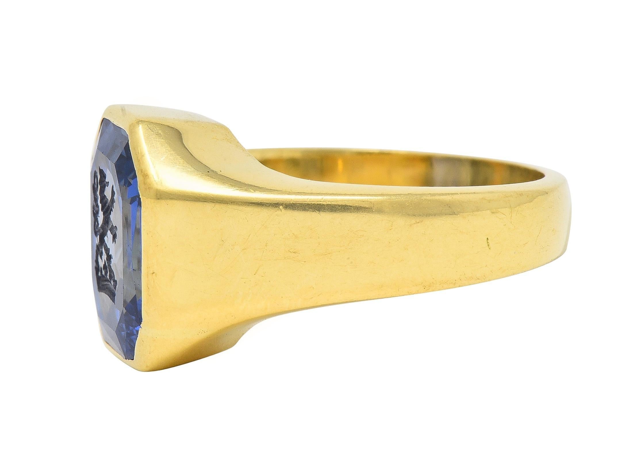 8,26 Karat unbehandelter Ceylon Saphir 18K Gold Löwenkrone Unisex Intaglio-Ring  im Angebot 1