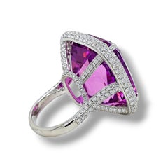 Bague en or blanc 82,65 carats Kunzite diamant rond