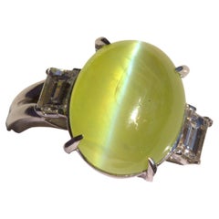 8.27 Carat Cats Eye Chrysoberyl Diamond 3-Stone Platinum Ring